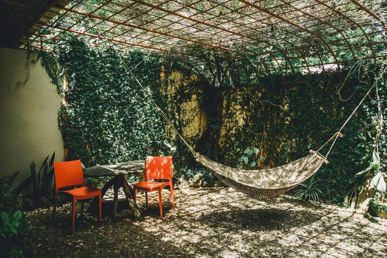 Patio in Hibiscus Garden Inn