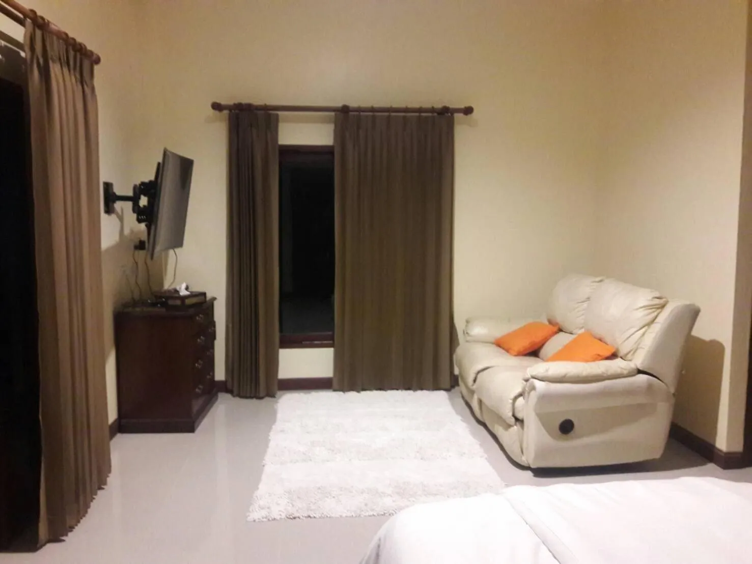 Bed in Thararin Villa