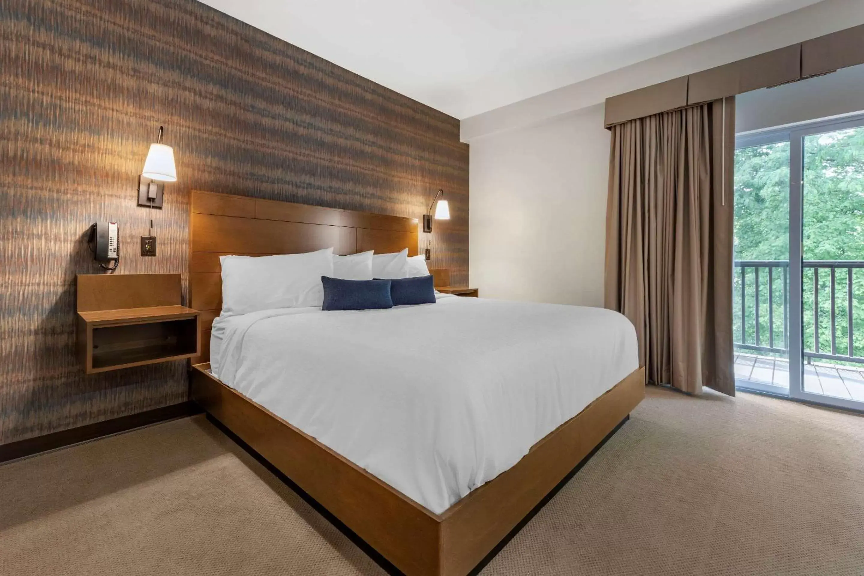 Photo of the whole room, Bed in The Cranberry, Ascend Hotel Collection