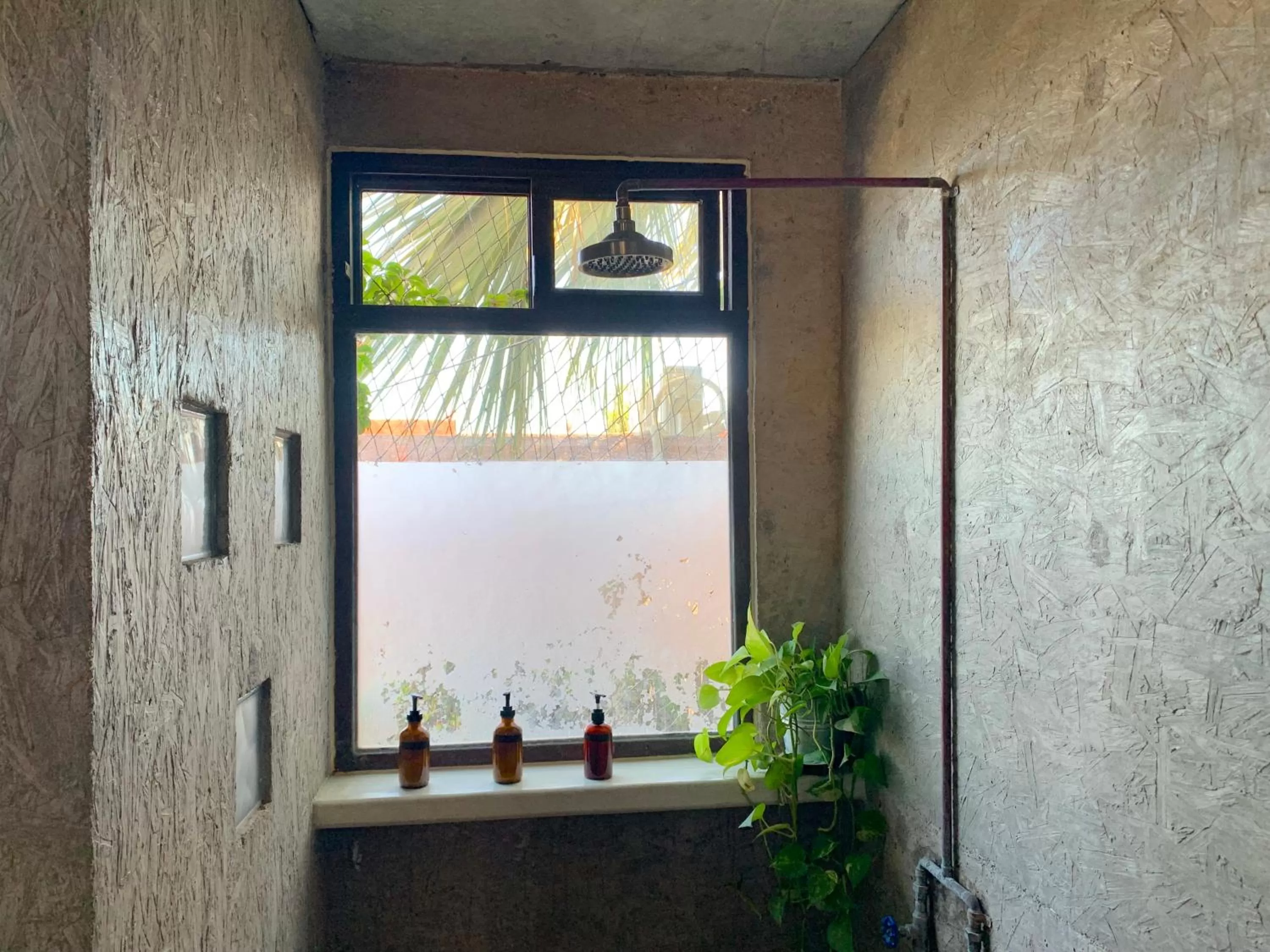 Shower in Perro Surfero Hotel