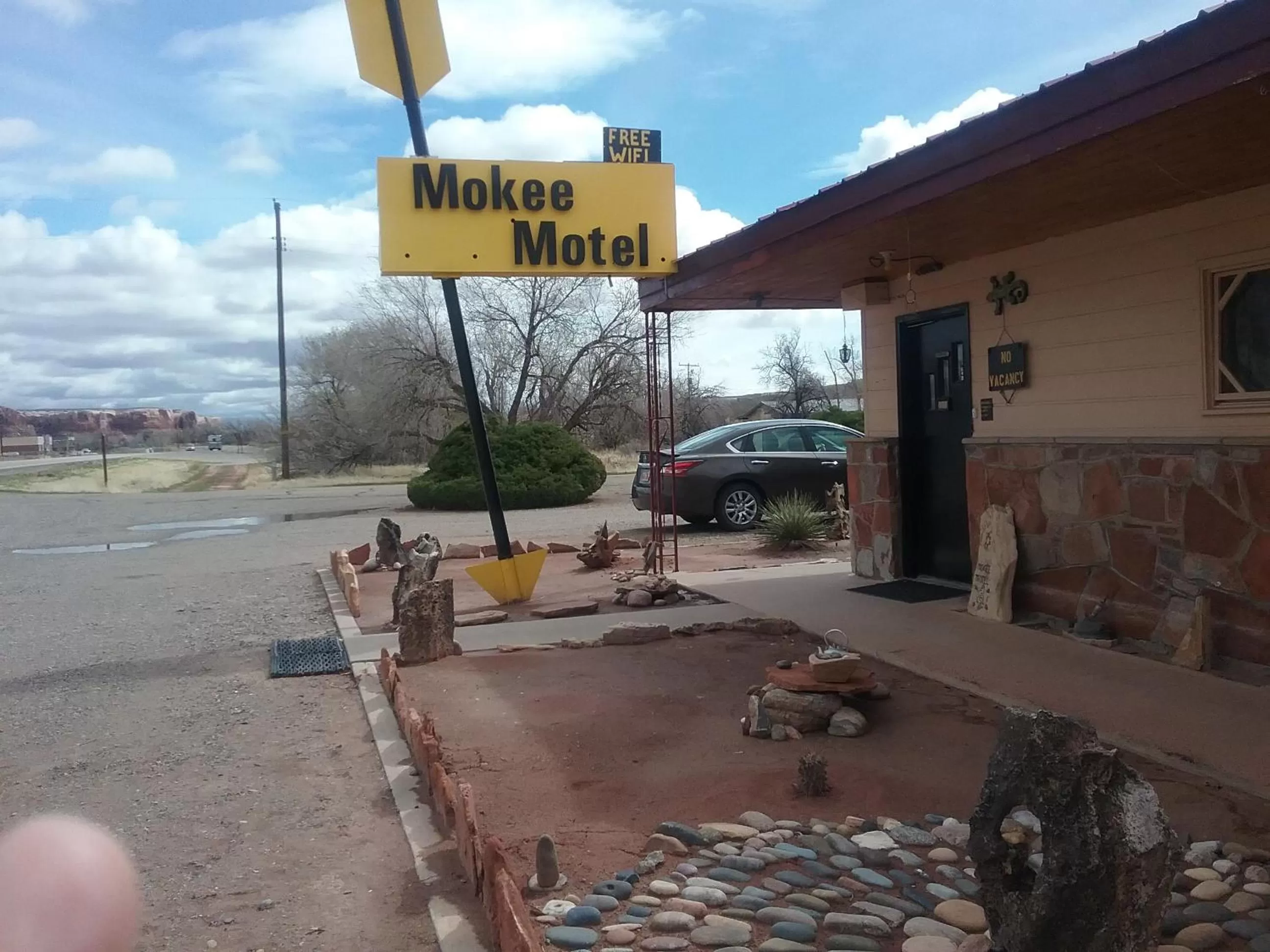Property logo or sign in Mokee Motel