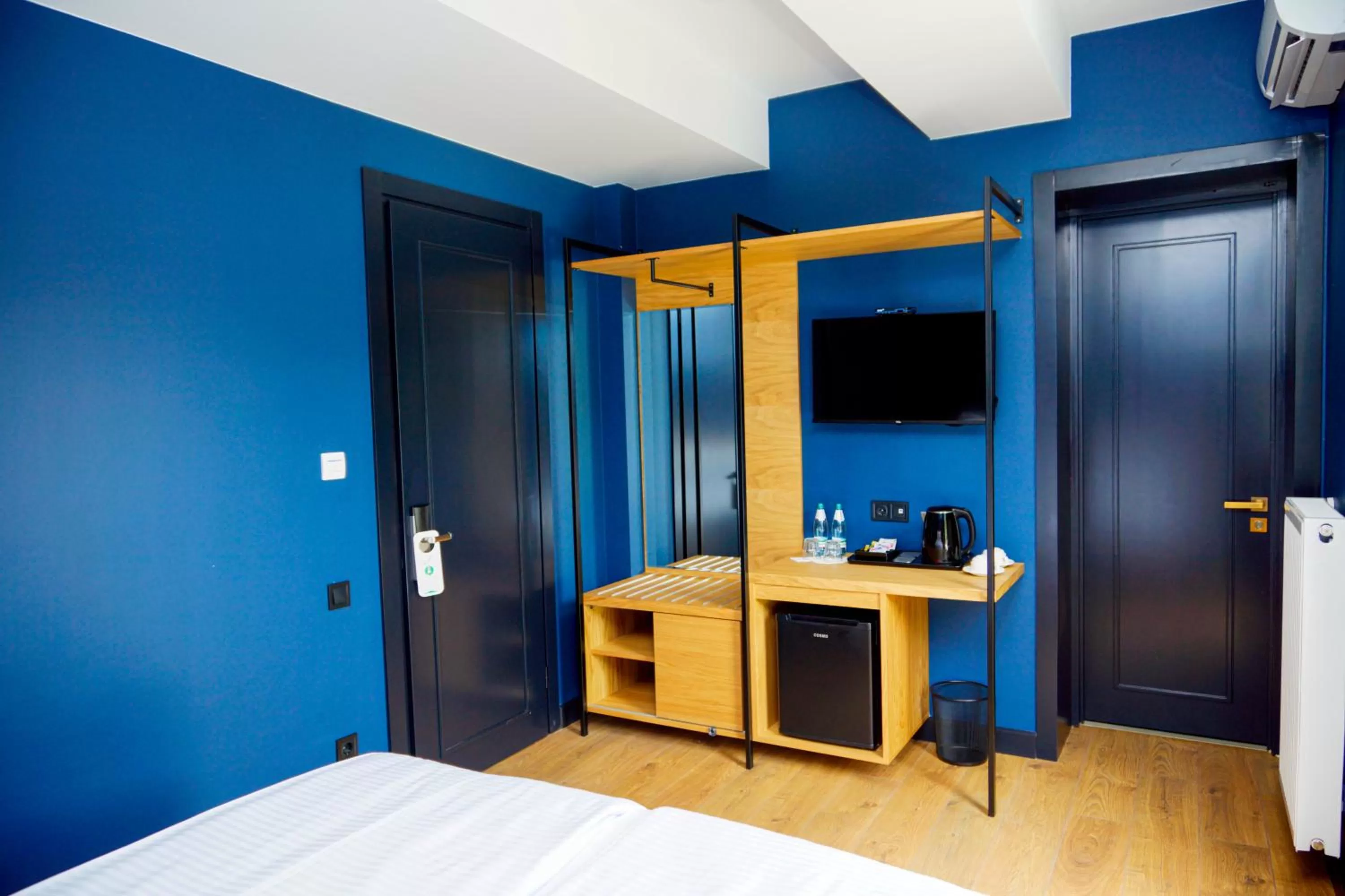 Communal lounge/ TV room, Bed in Borjomi Bridge Hotel