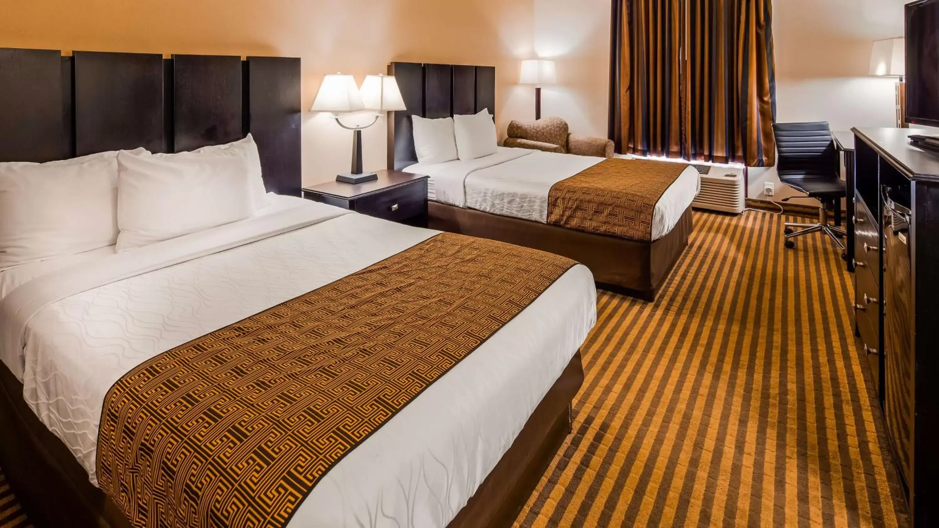 Photo of the whole room, Bed in Best Western Dunkirk & Fredonia Inn Photo of the whole room, Bed in Best Western Dunkirk & Fredonia Inn