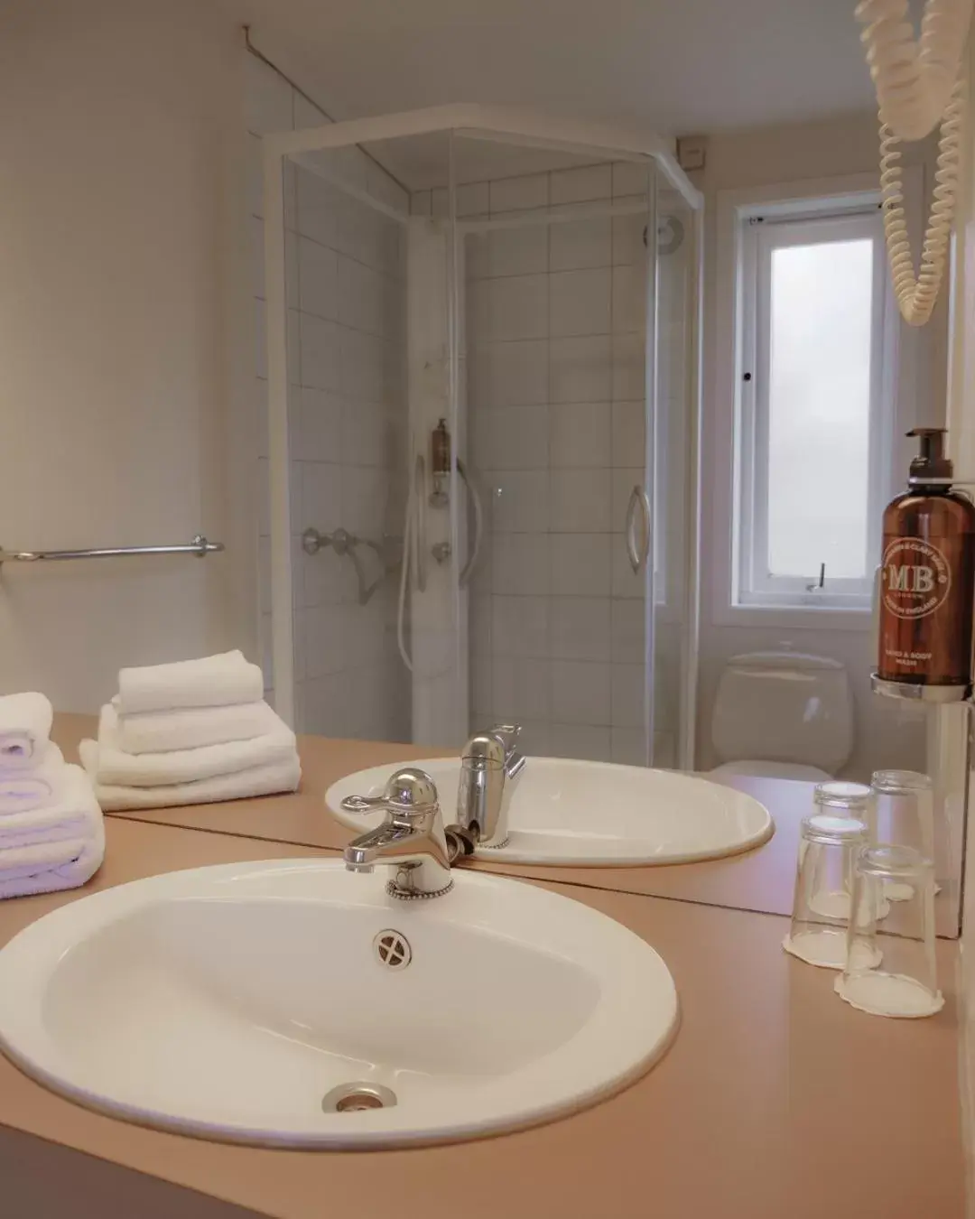 Bathroom in Strand Hotel Fevik - by Classic Norway Hotels