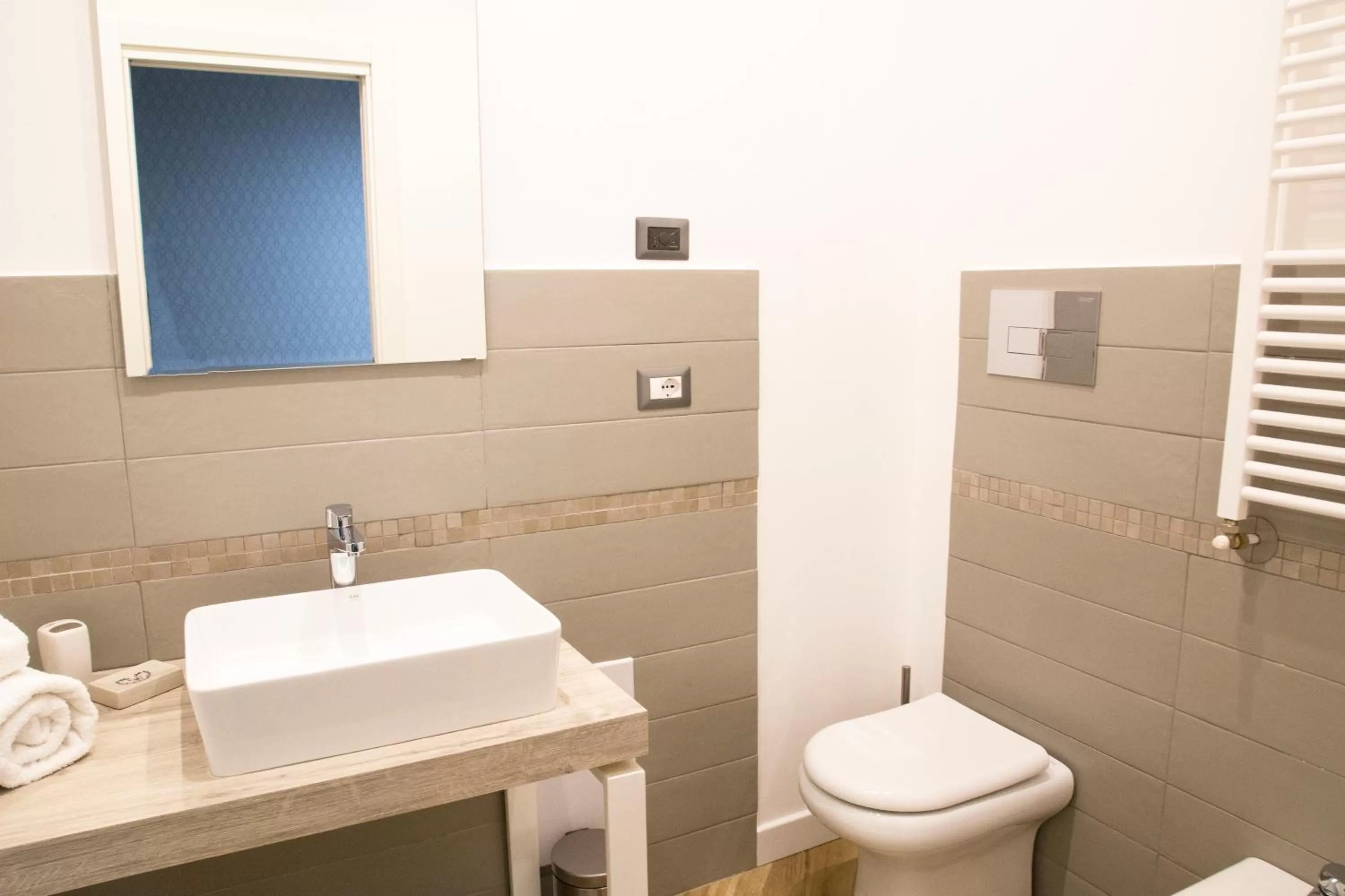 Bathroom in Garibaldi Rooms