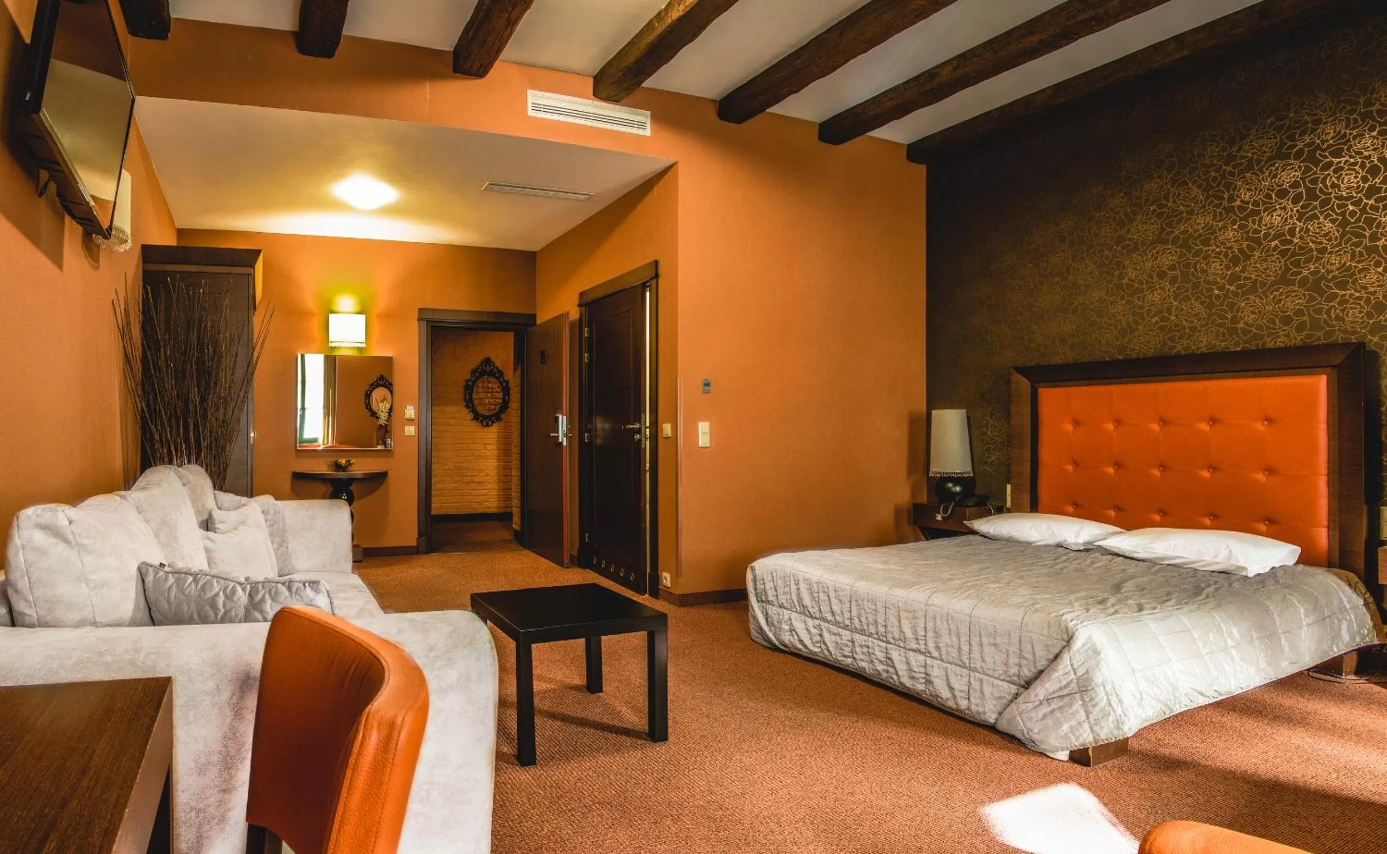 Photo of the whole room, Bed in Vanilla Hotel