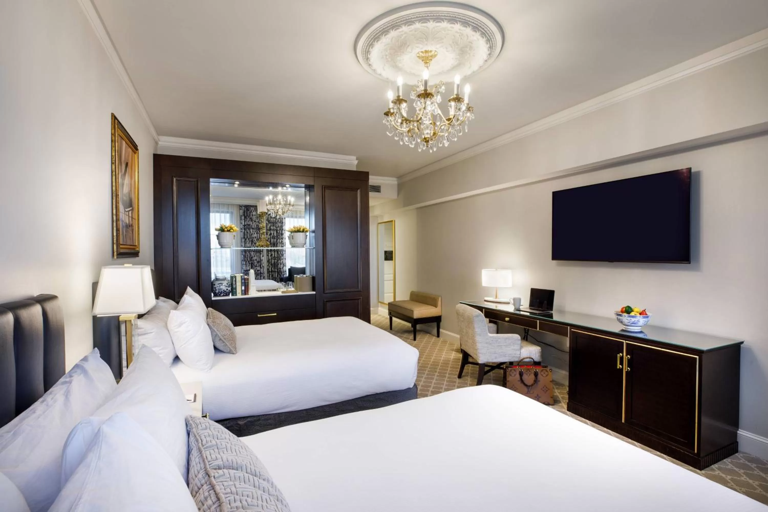 Photo of the whole room, Bed in Hotel Carmichael, Autograph Collection