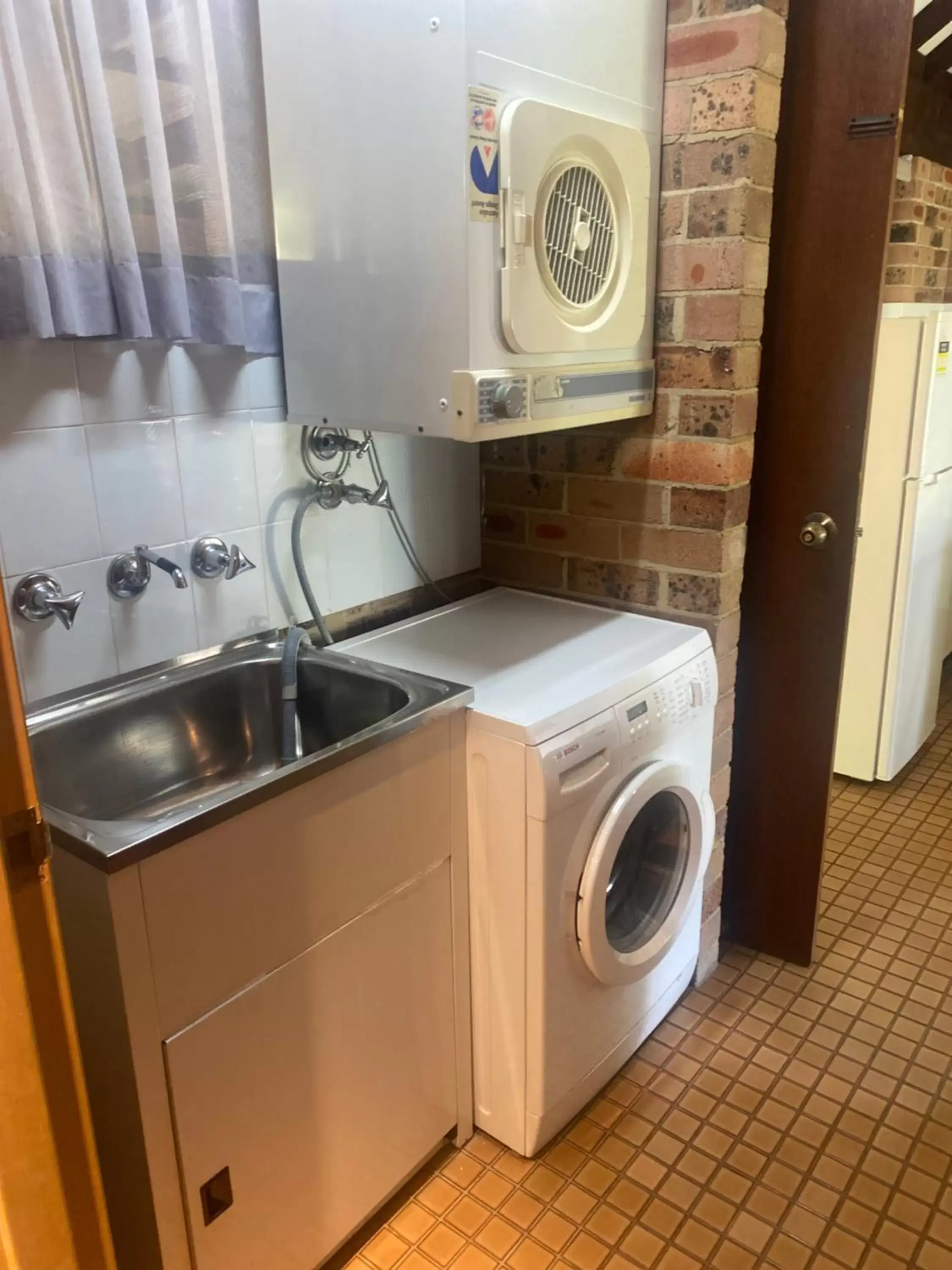 washing machine, Kitchen/Kitchenette in Avoca Beach Hotel