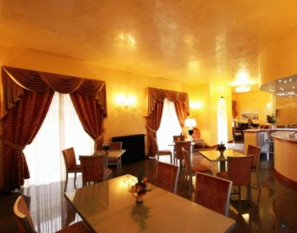 Restaurant/places to eat in Sangallo Hotel