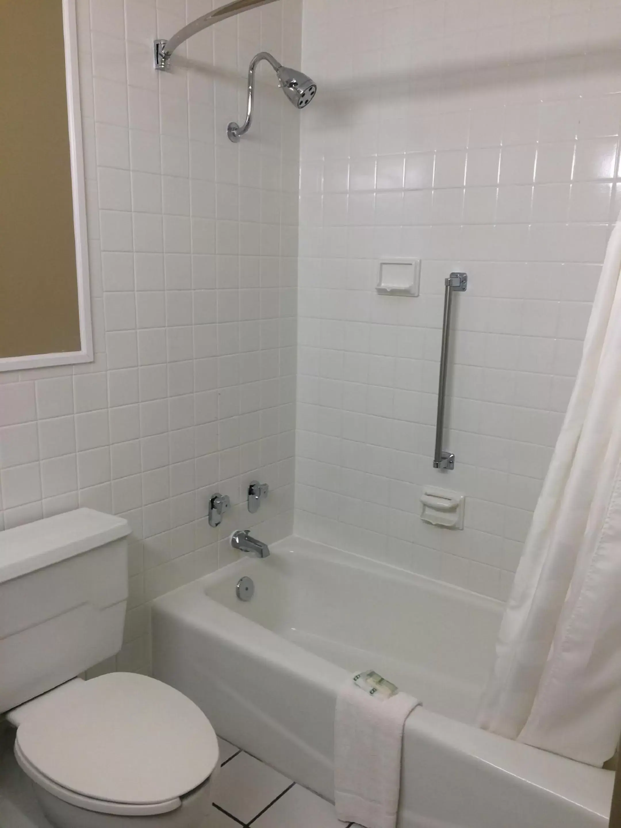 Shower, Bathroom in SureStay Plus Hotel by Best Western Jasper