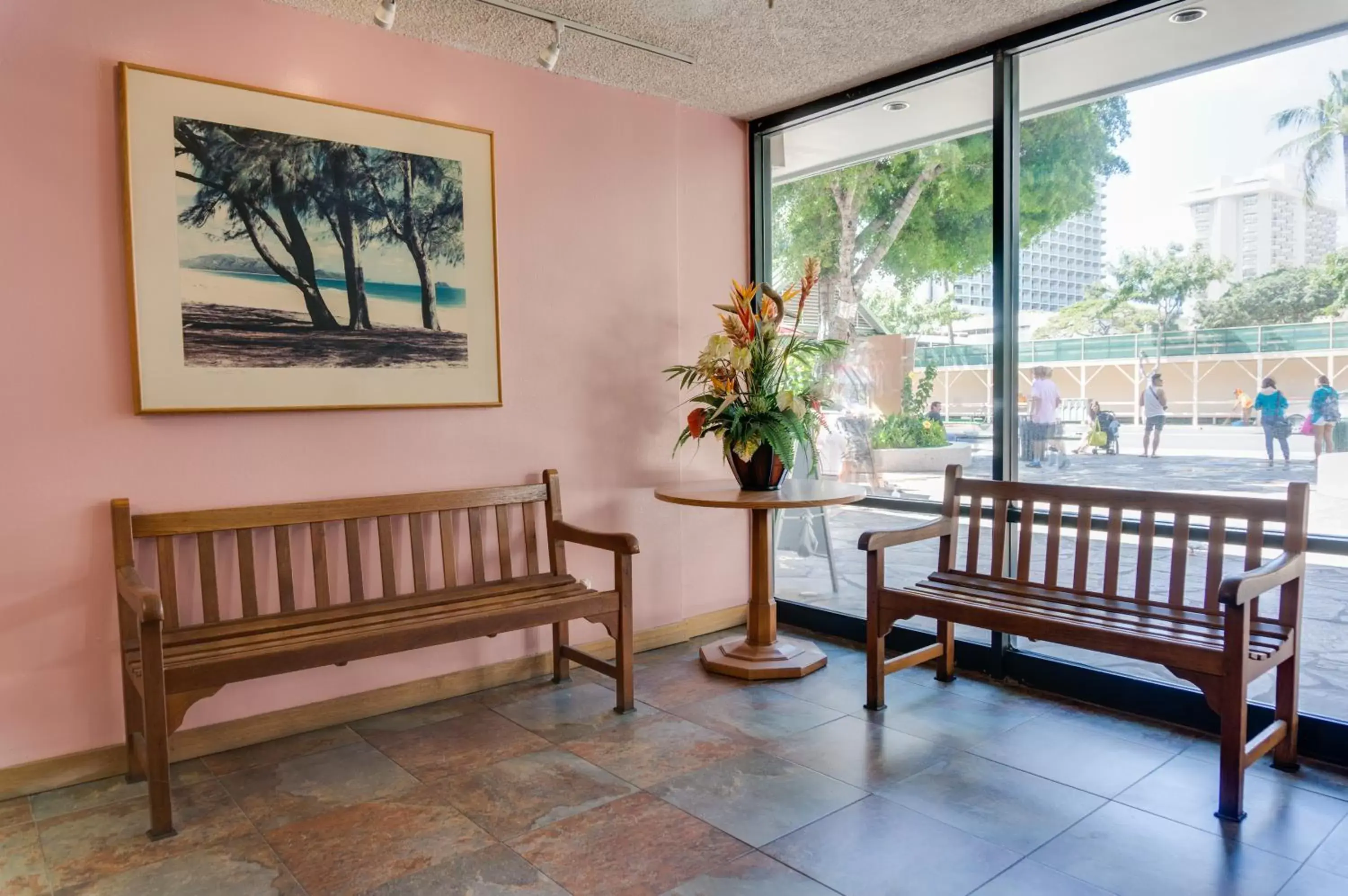 Lobby or reception in Kuhio Banyan Hotel (with Kitchenettes)