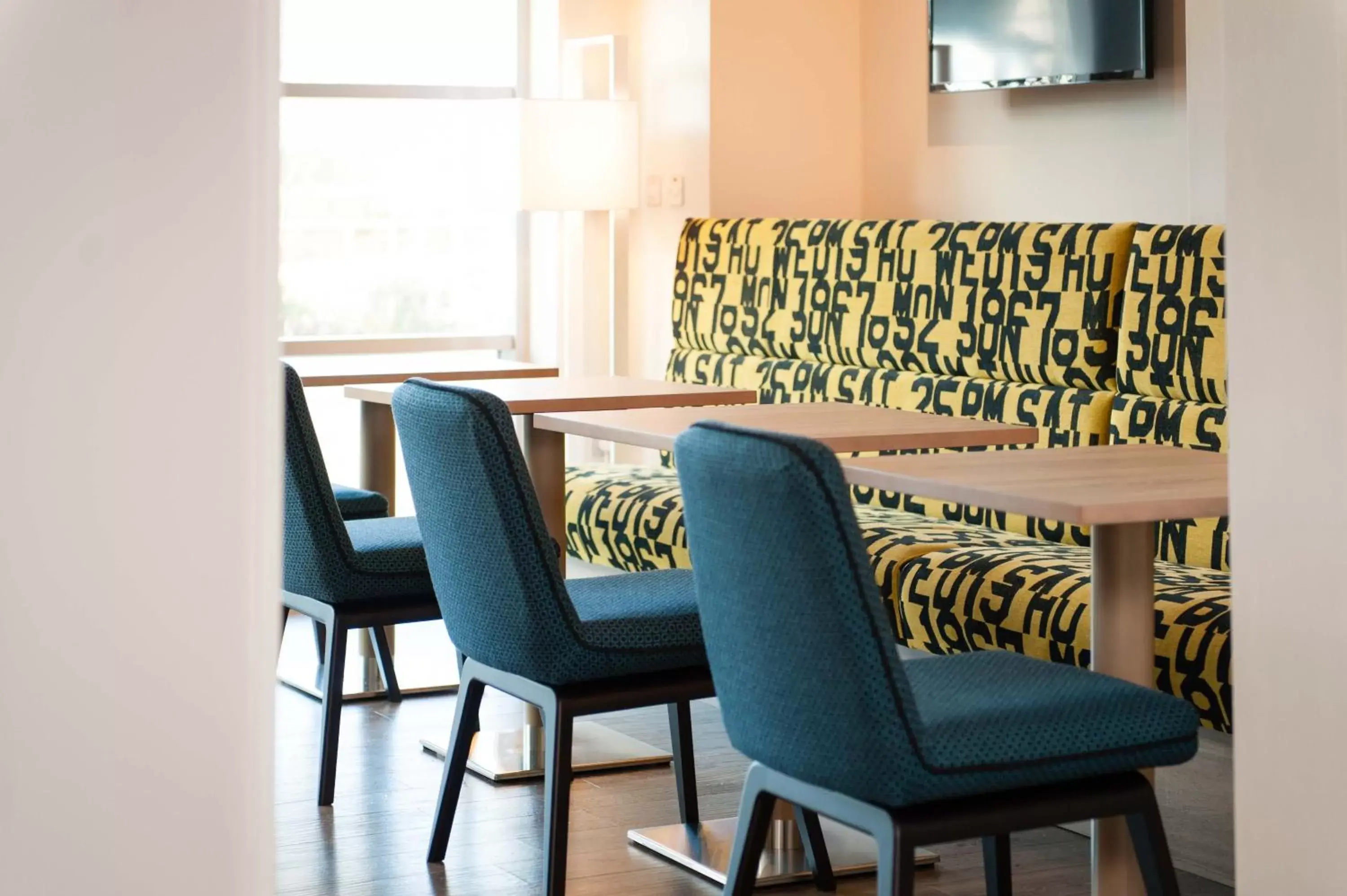 Lounge or bar, Seating Area in Holiday Inn Darlington - NORTH A1M, JCT.59, an IHG Hotel