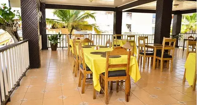 Restaurant/Places to Eat in Tamboo Resort