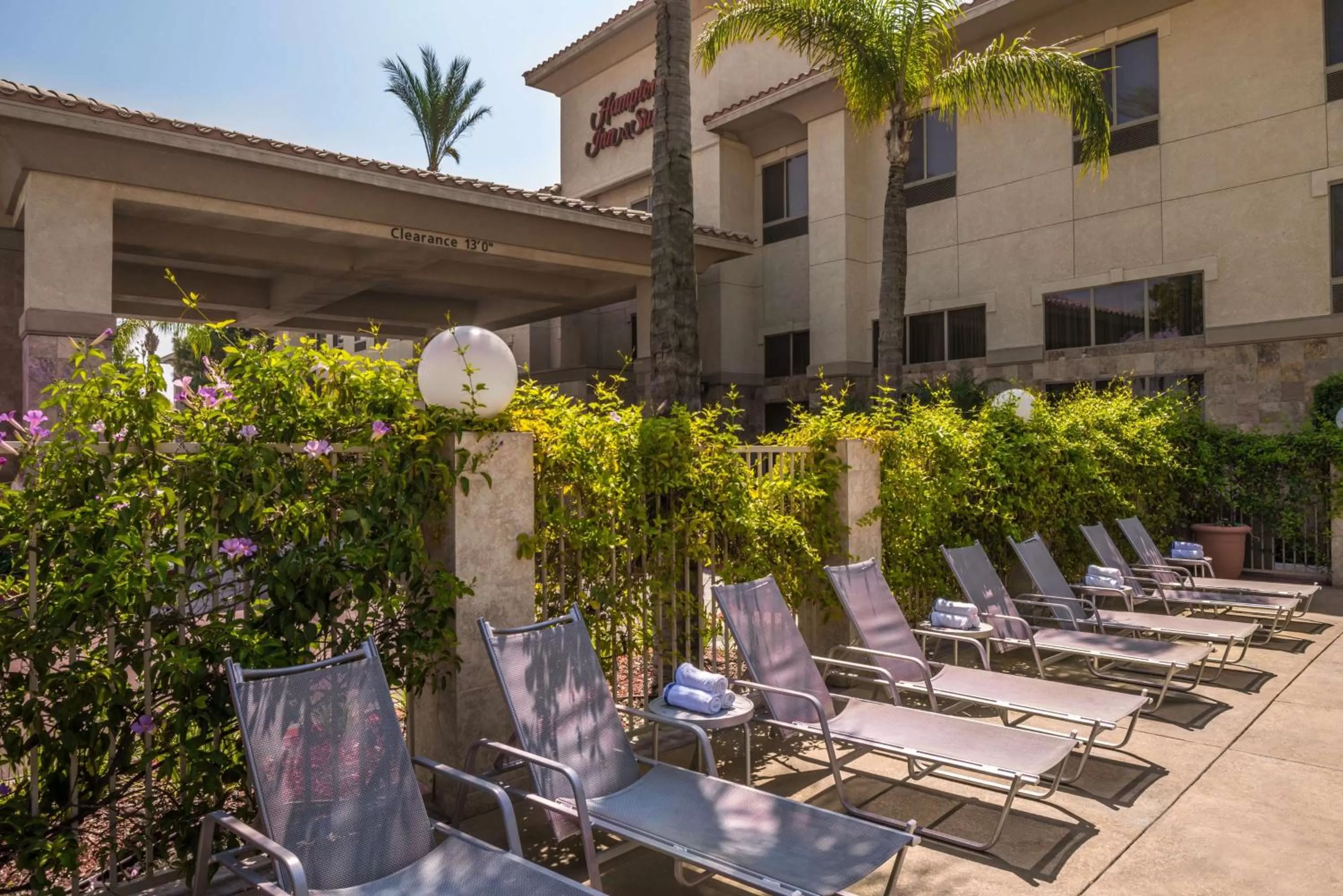 Property building in Hampton Inn & Suites Ontario