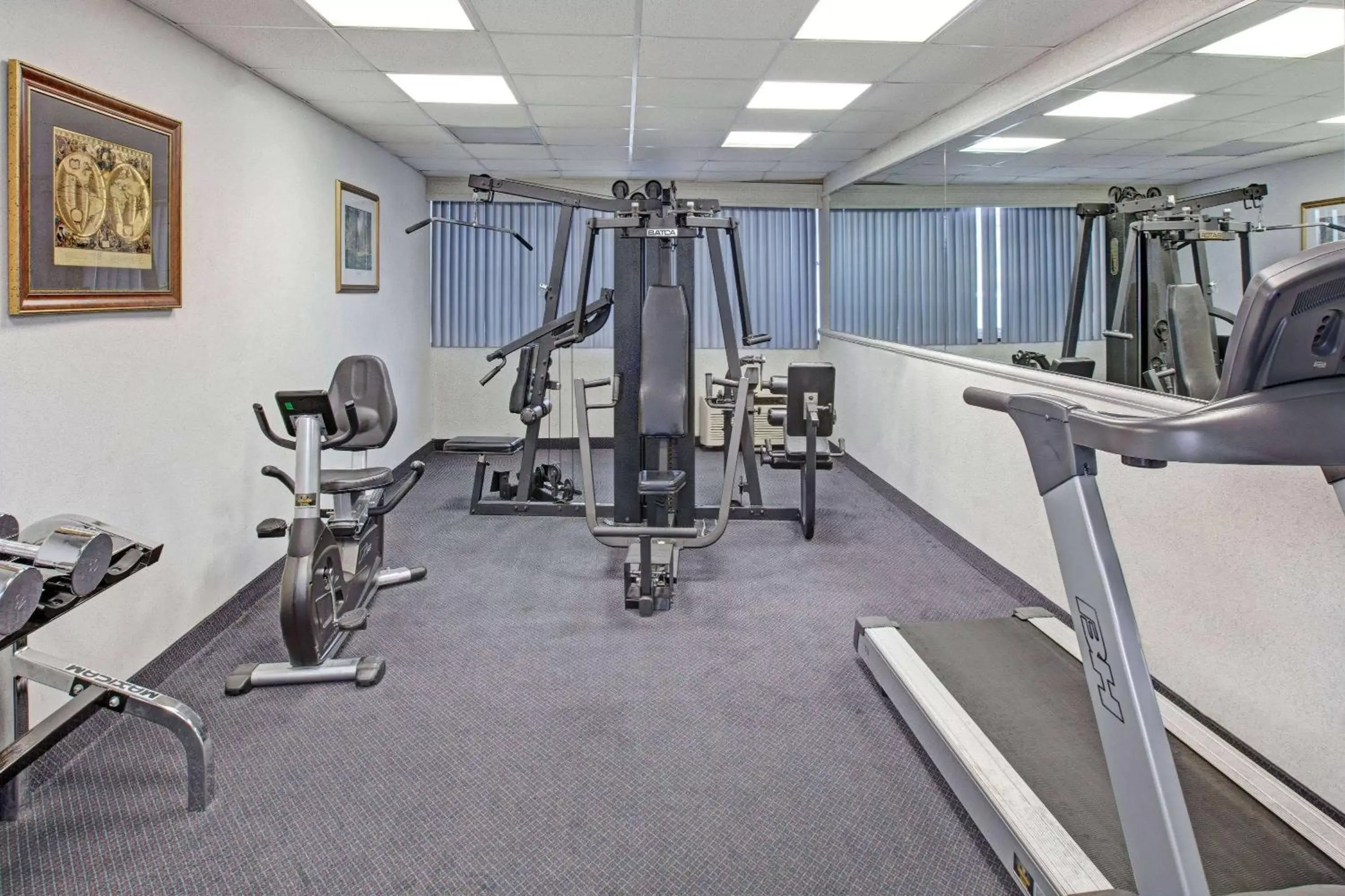 Fitness centre/facilities, Fitness Center/Facilities in Days Hotel by Wyndham East Brunswick Conference Center