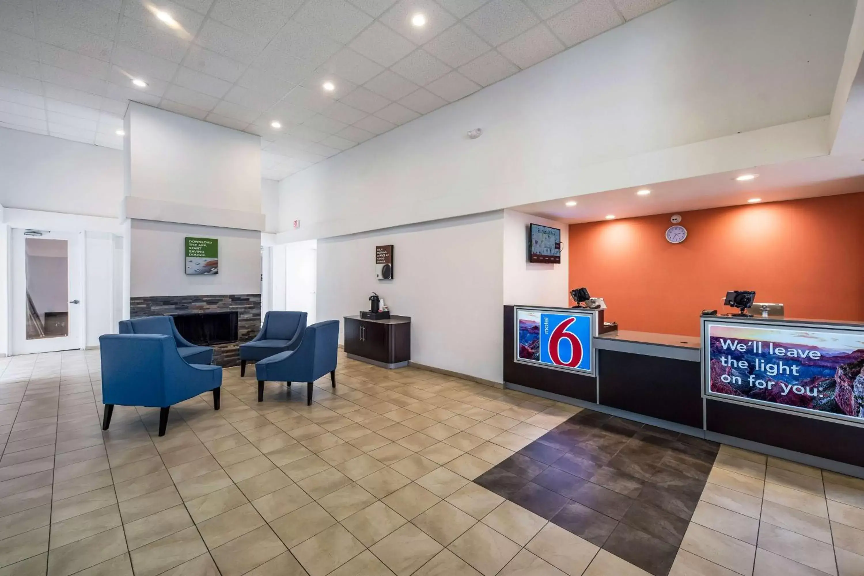 Lobby or reception in Motel 6-Irving, TX - Irving DFW Airport East