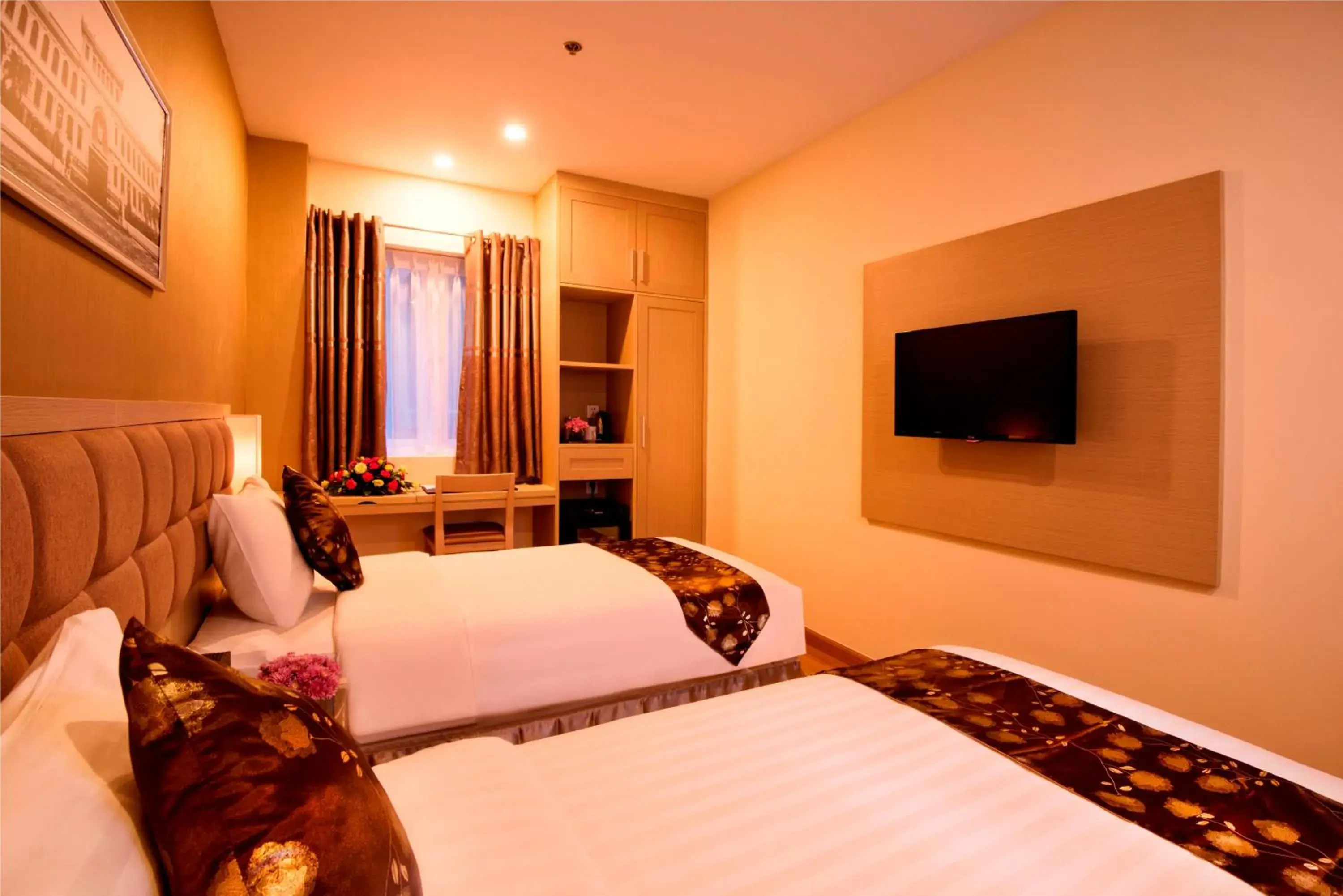 Bedroom, TV/Entertainment Center in GK Central Hotel