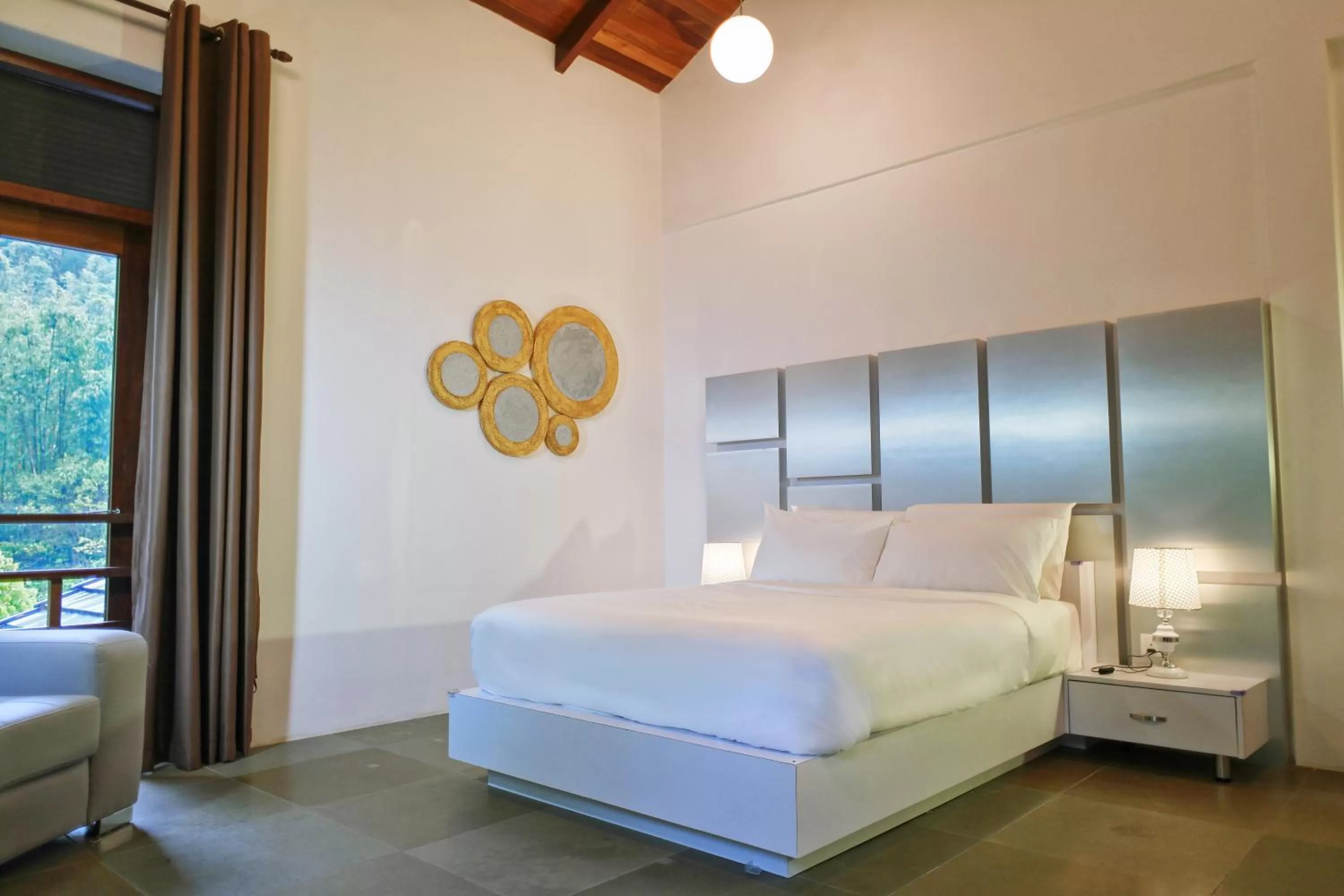 Photo of the whole room, Bed in Harmony Valley Retreat