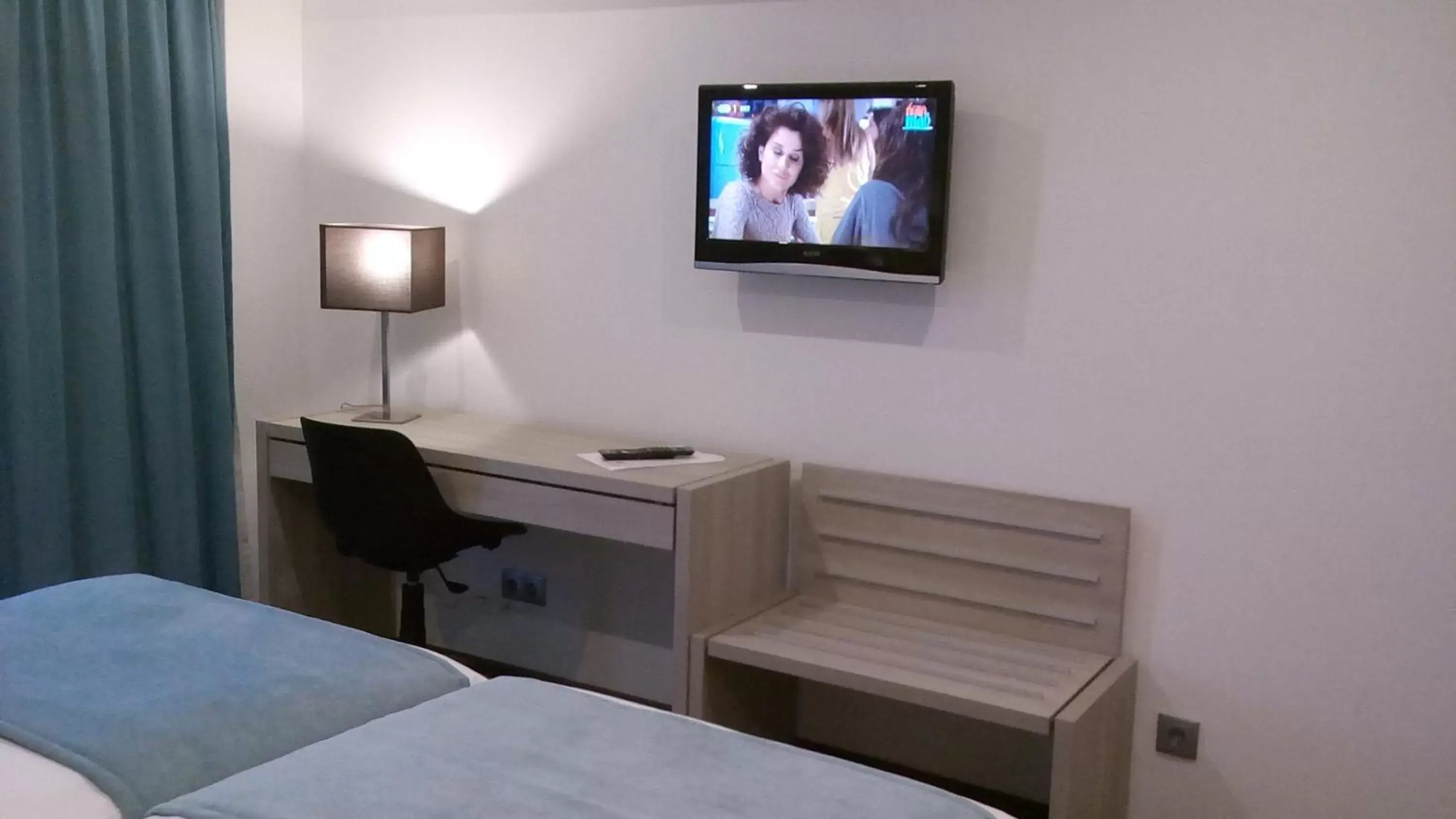 TV and multimedia, TV/Entertainment Center in VIP Executive Zurique Hotel