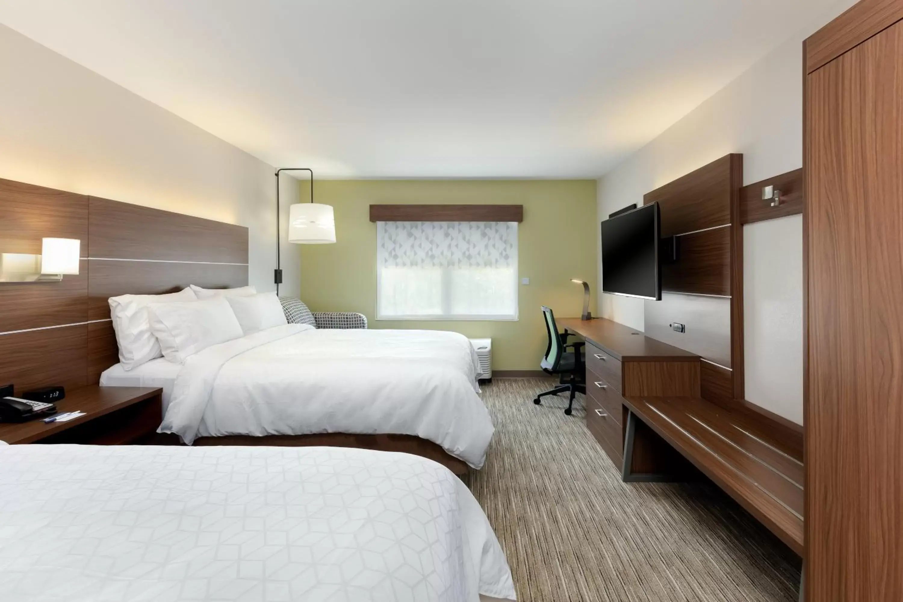 Photo of the whole room, Bed in Holiday Inn Express Alpharetta - Roswell, an IHG Hotel