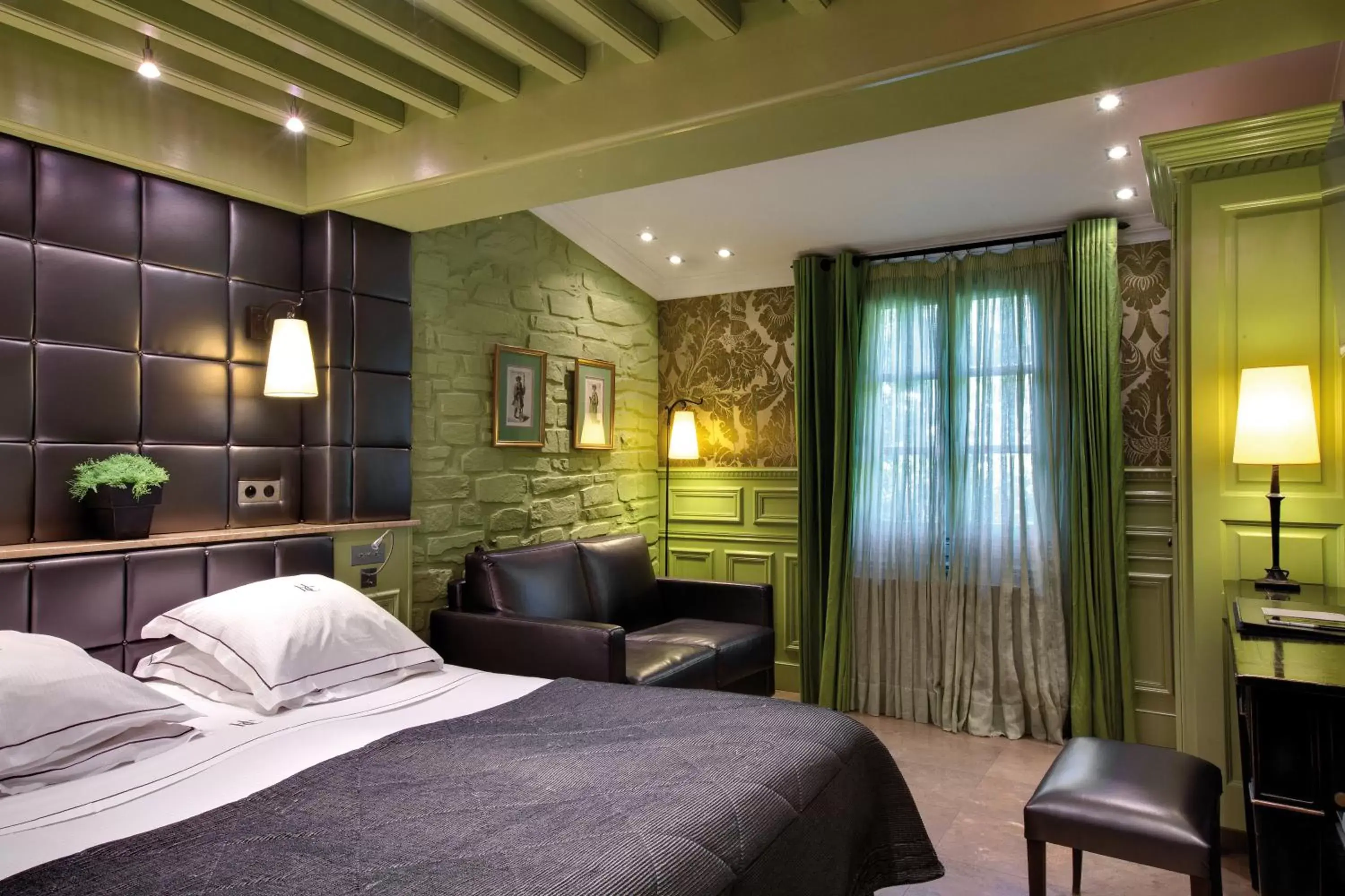 Bedroom, Bed in Hôtel du Château & Spa - Les Collectionneurs