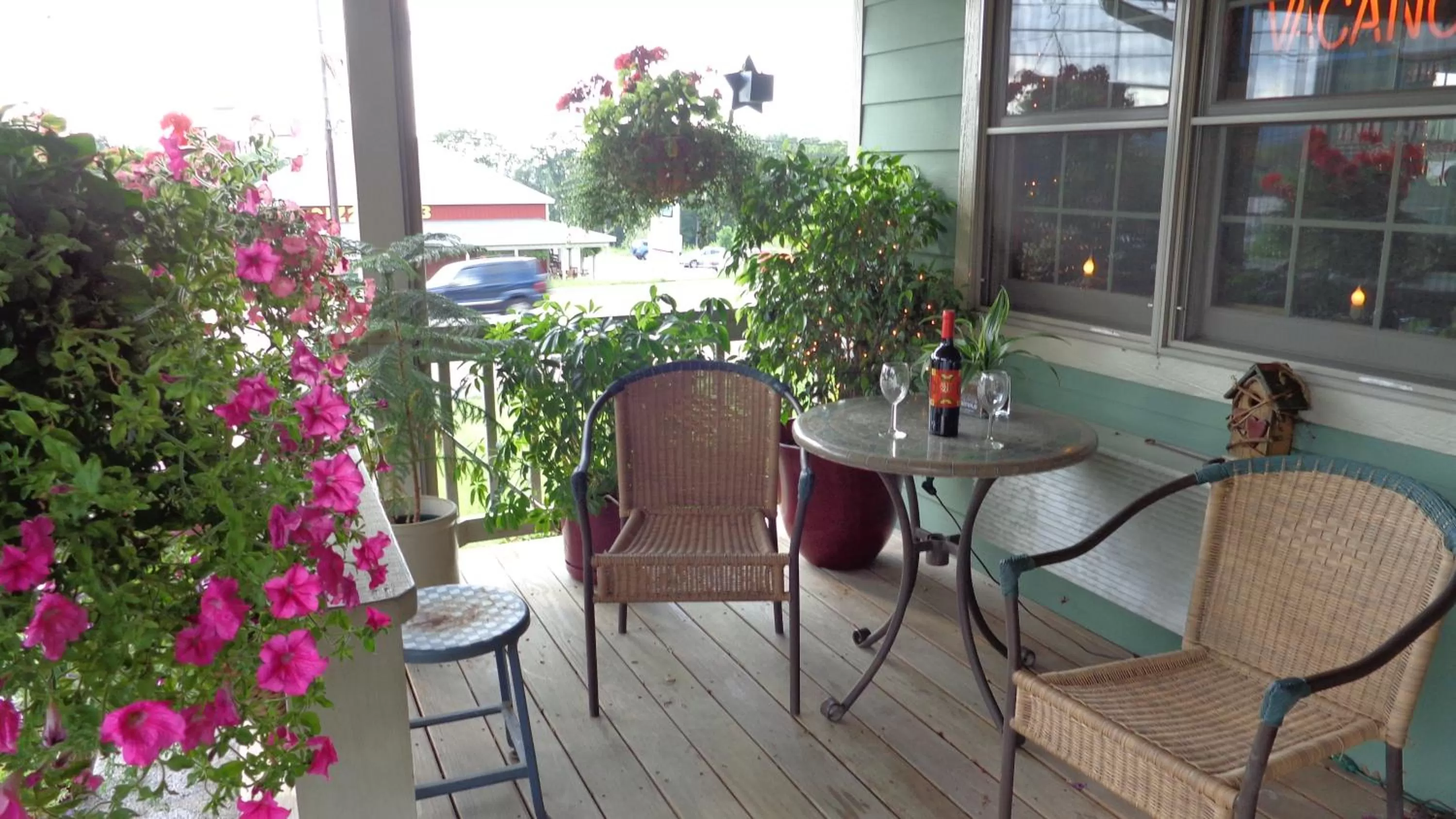 Patio in The Garrett Inn