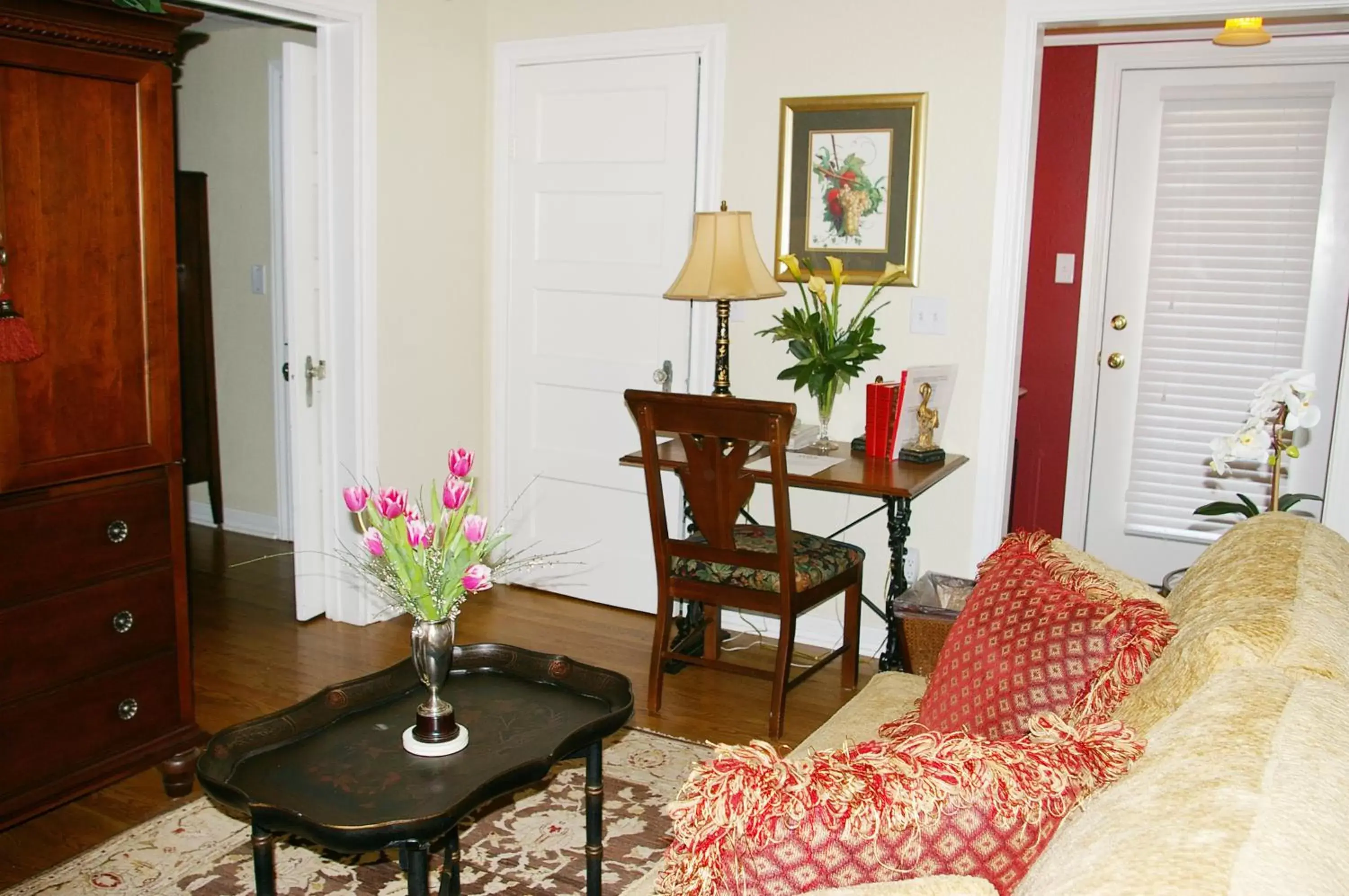 Living room, Seating Area in Rainbow Courts