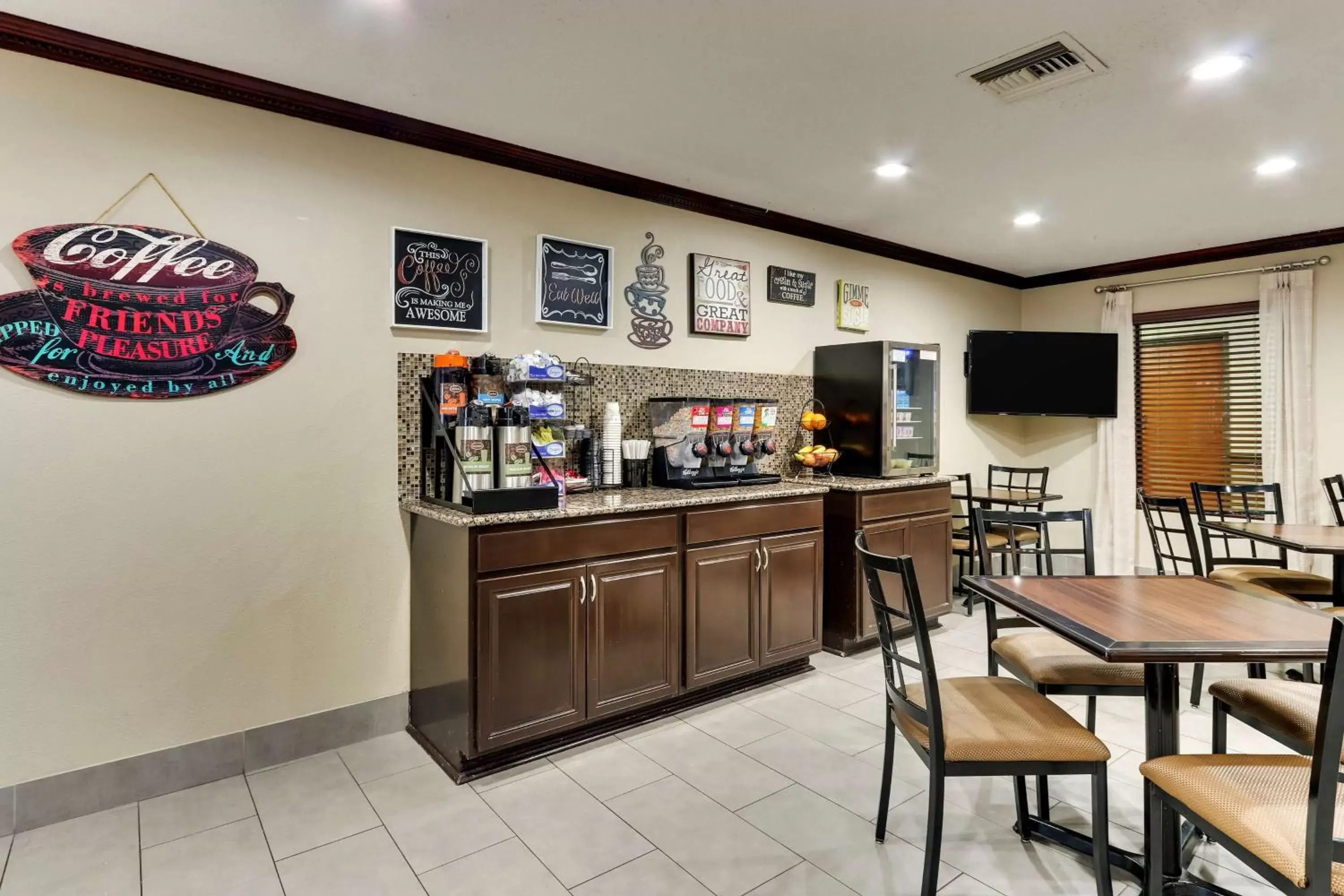 Breakfast, Restaurant/Places to Eat in Best Western PLUS University Inn & Suites