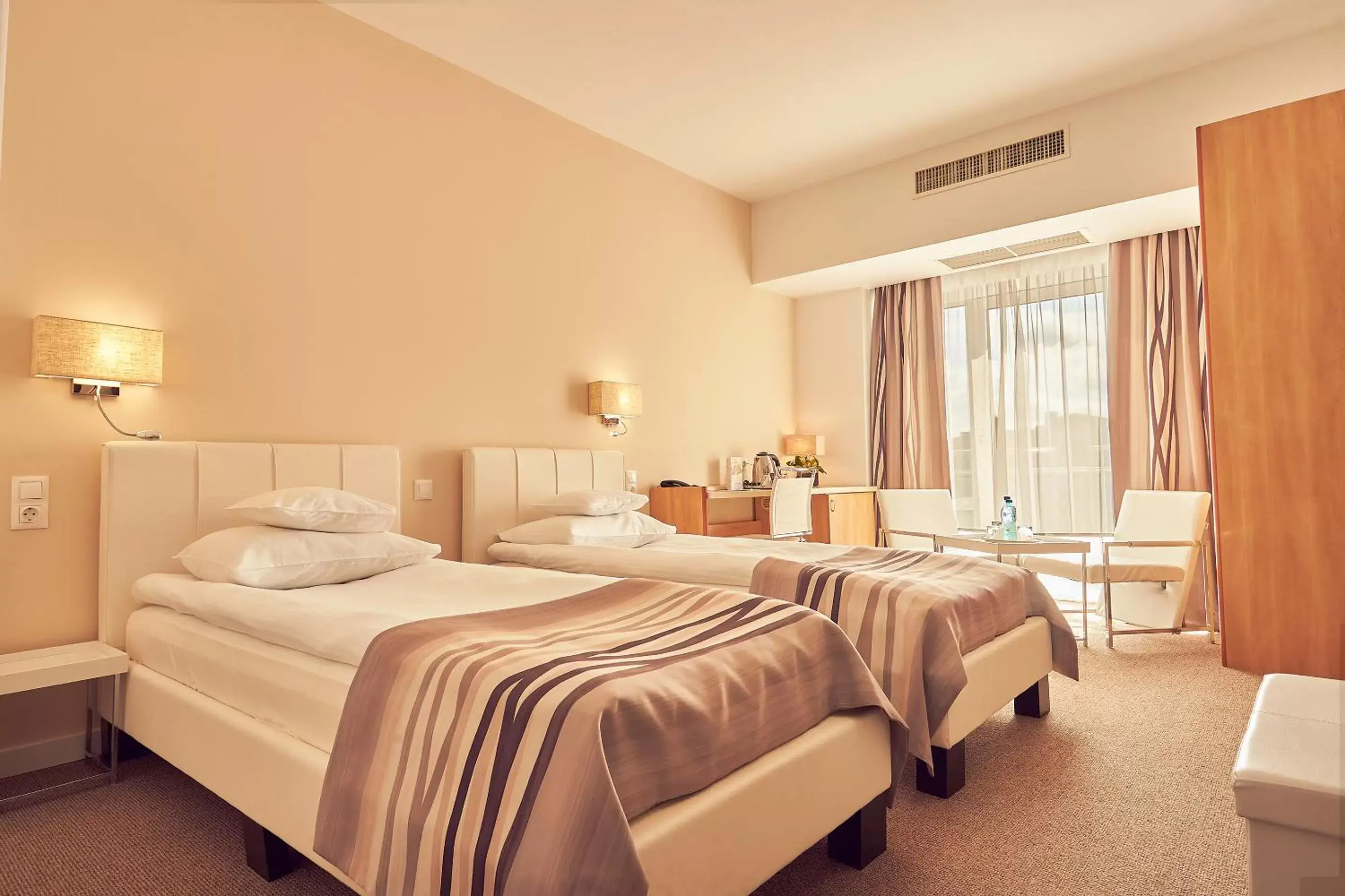 Bedroom, Bed in Continental Forum Constanta