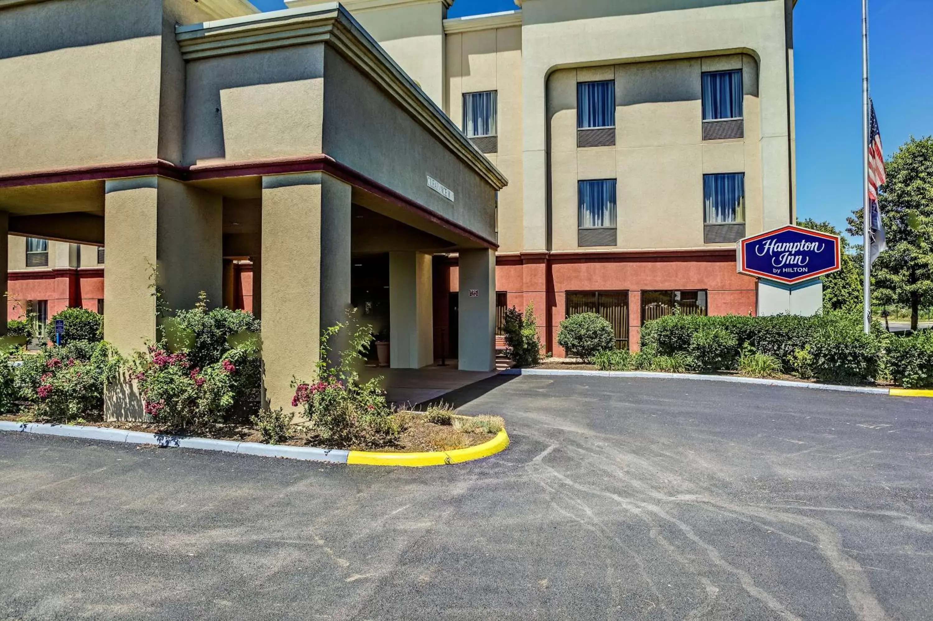 Property building in Hampton Inn Columbus I-70E/Hamilton Road Property building in Hampton Inn Columbus I-70E/Hamilton Road