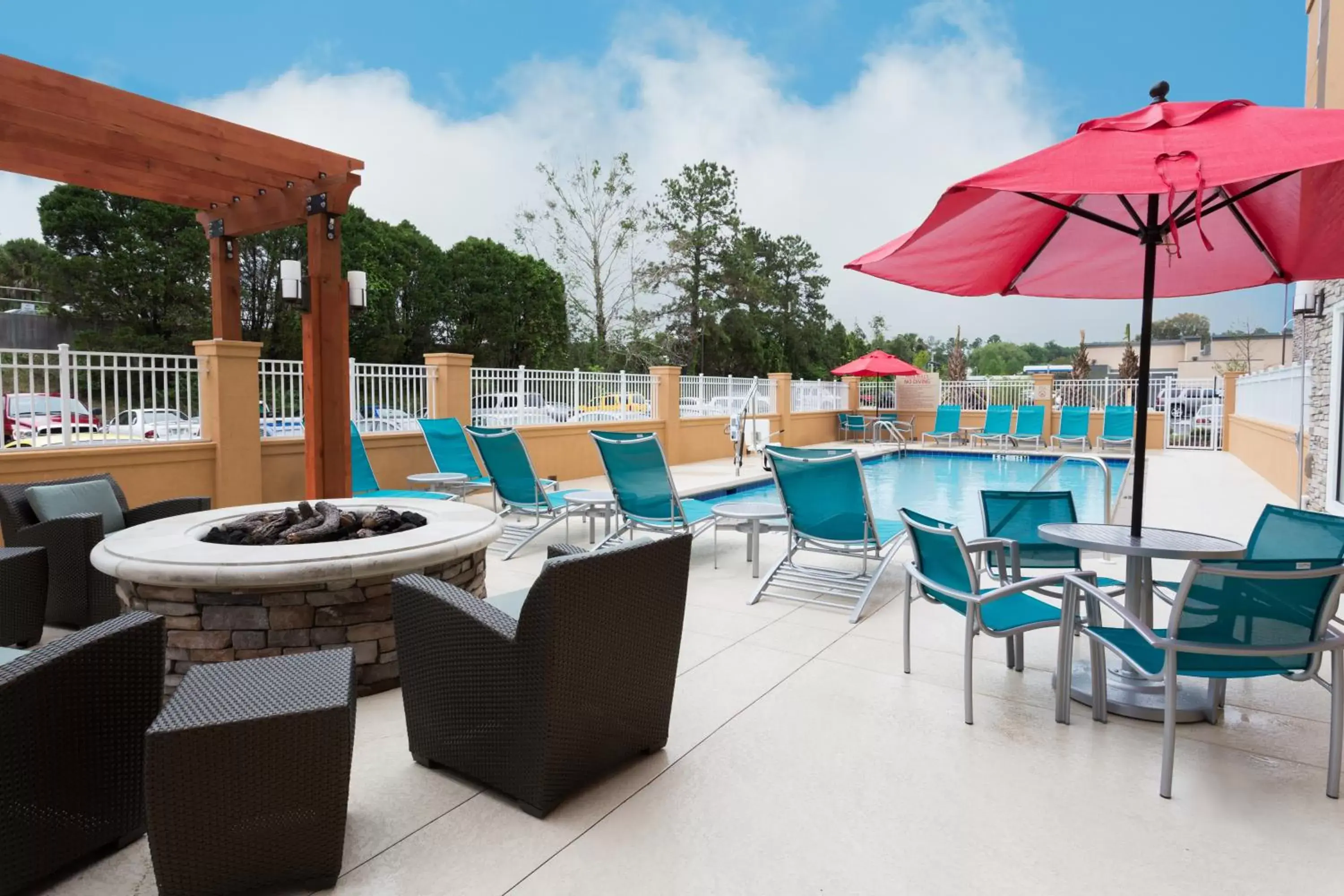 Swimming Pool in TownePlace Suites by Marriott Gainesville Northwest