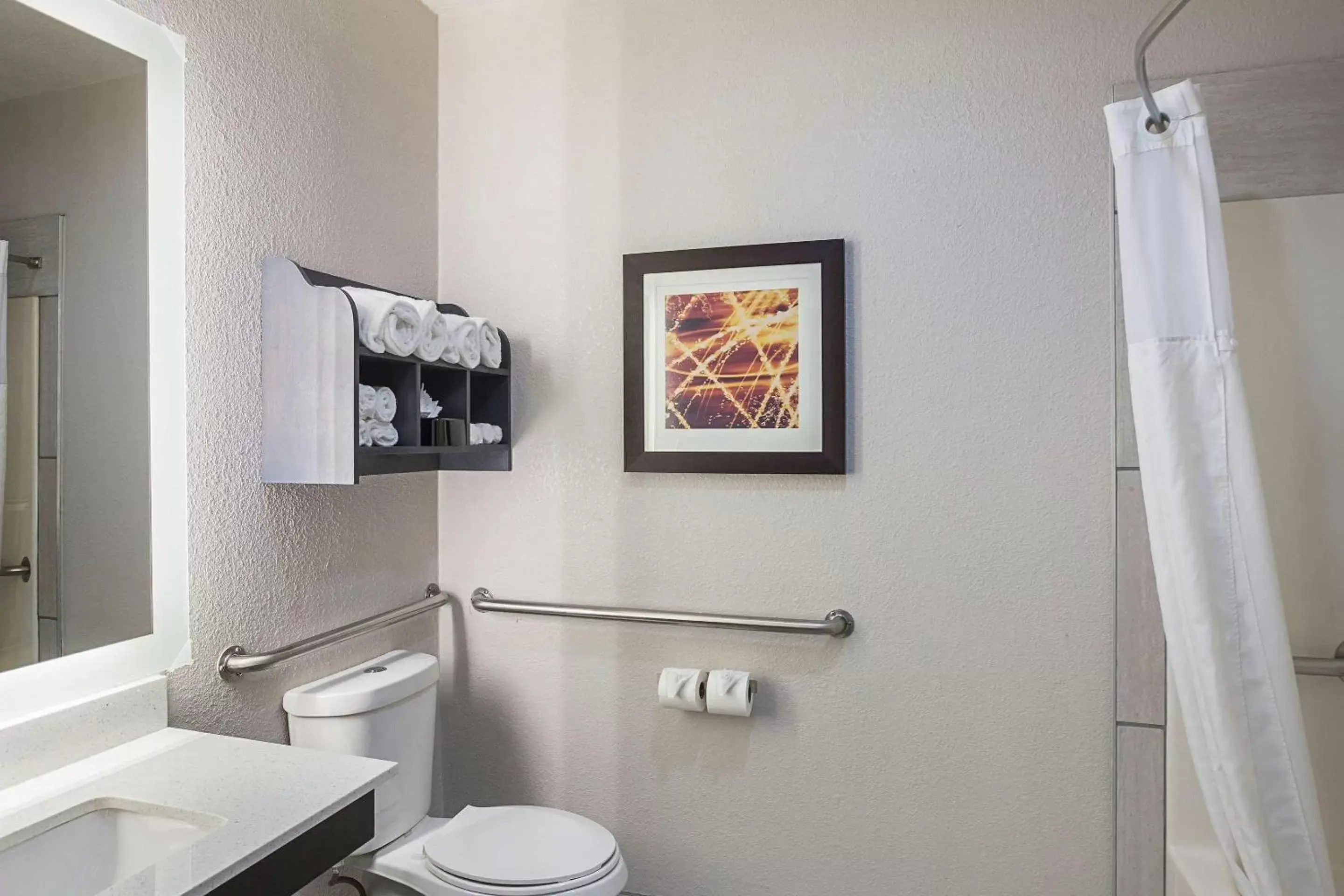 Bathroom in Comfort Suites Lewisville