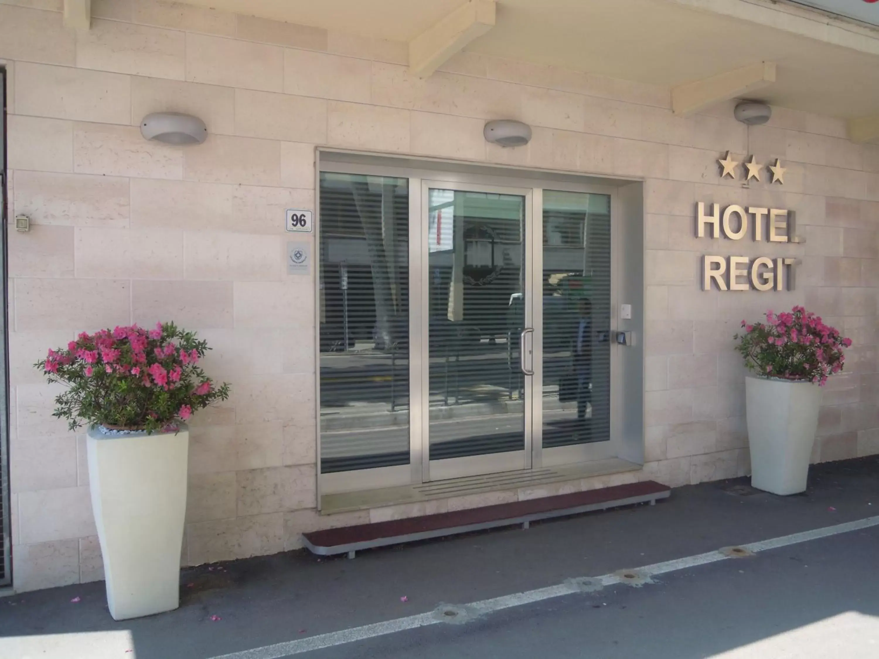 Facade/entrance in Hotel Regit