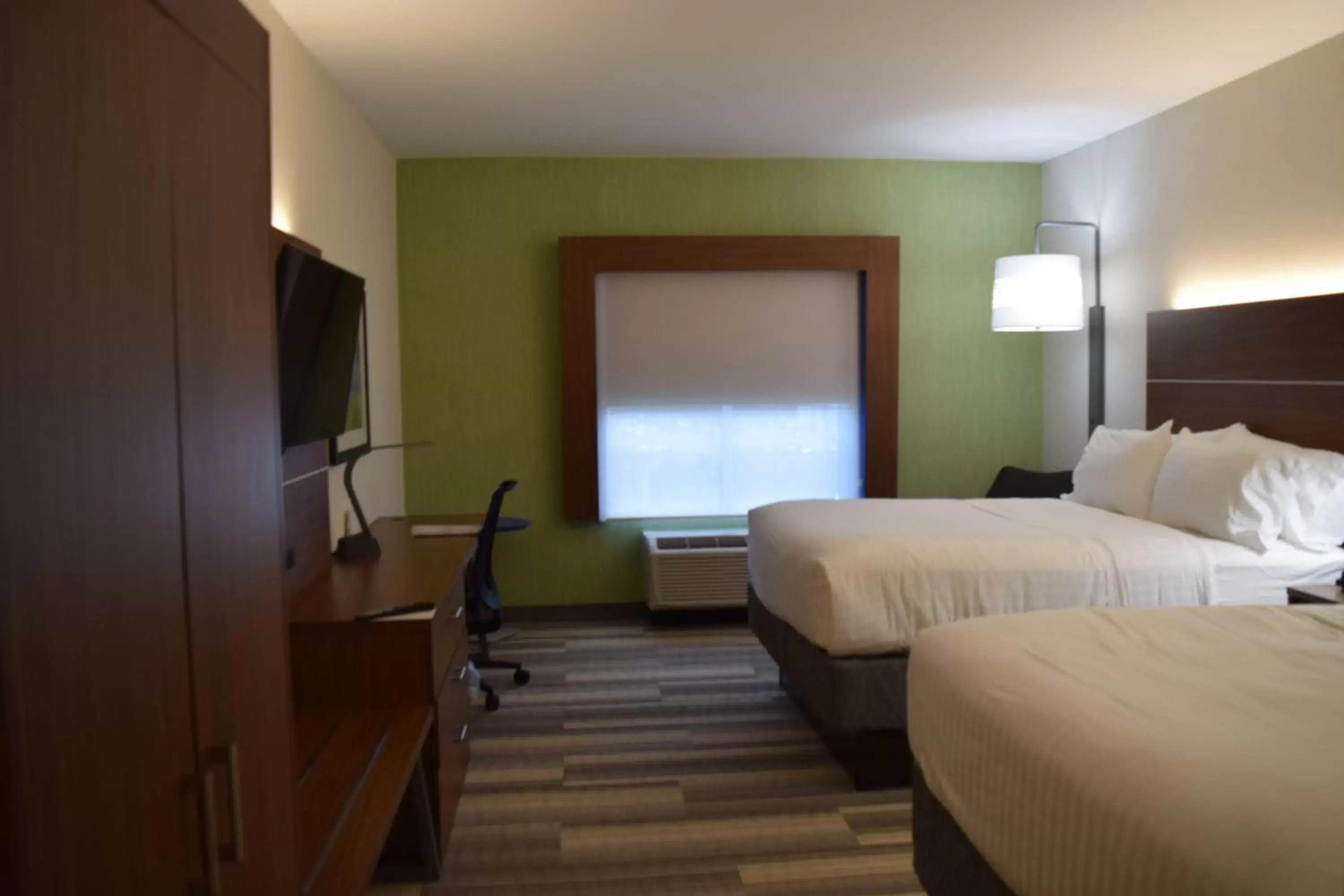 Photo of the whole room, Bed in Holiday Inn Express & Suites - Ithaca, an IHG Hotel