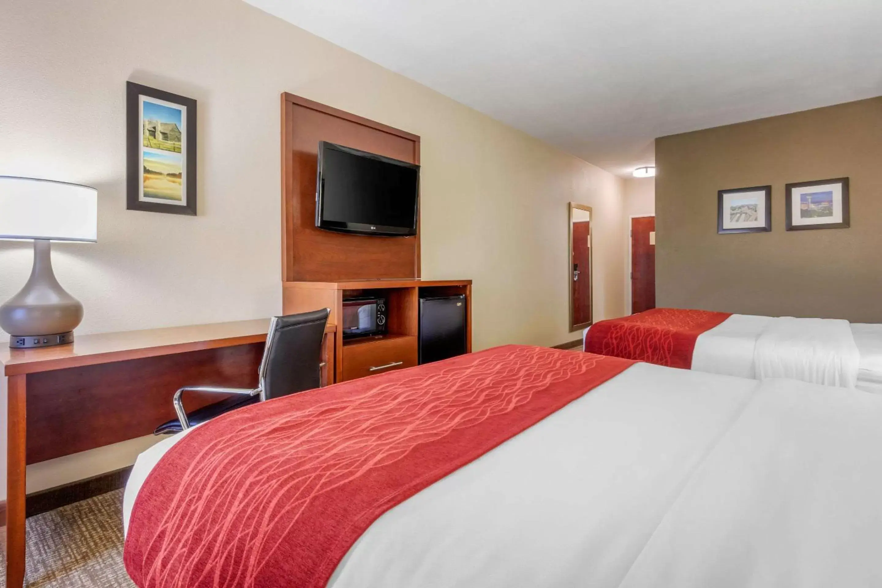 Photo of the whole room, Bed in Comfort Inn Lenoir City