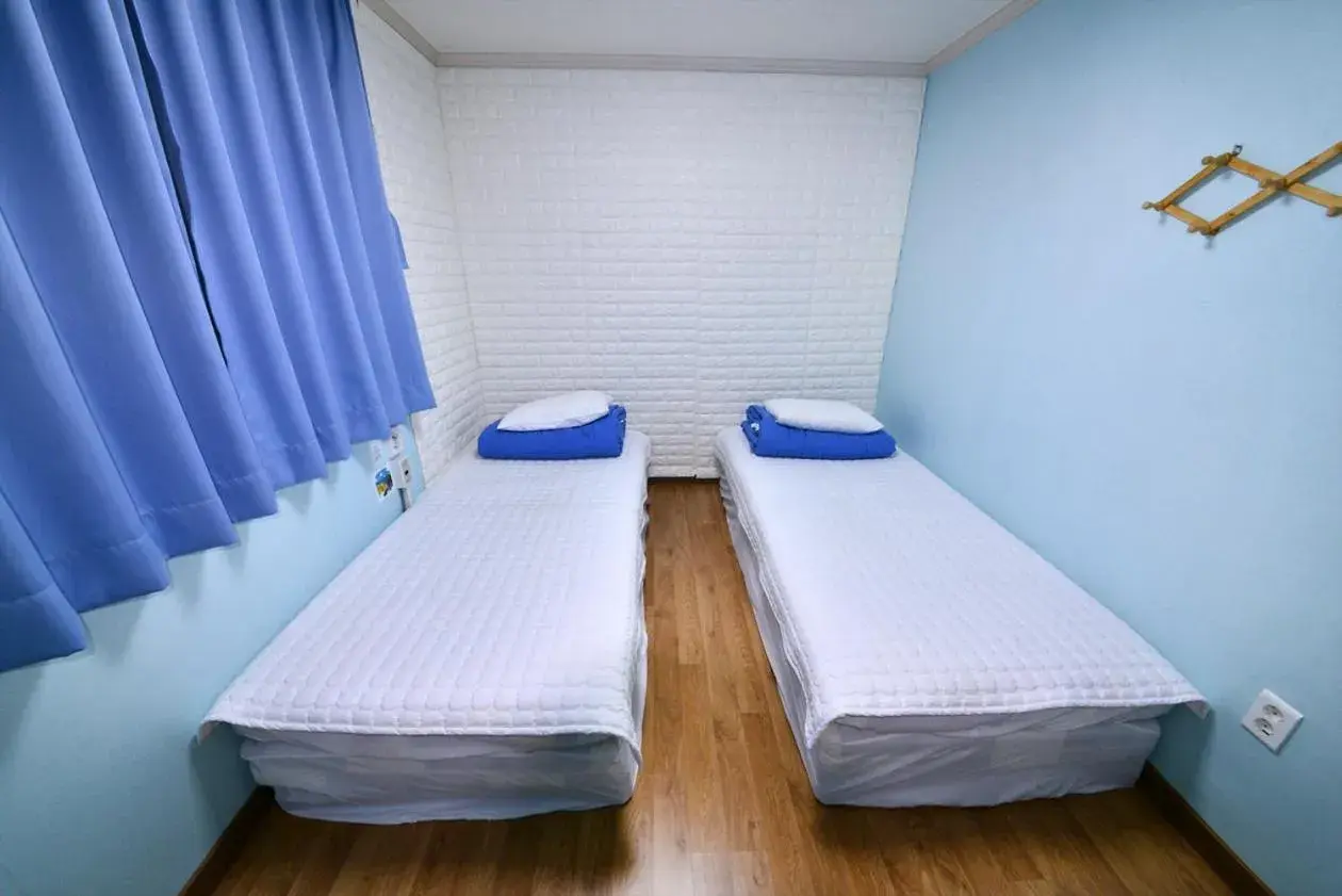 Bed in Gyeongju Namu Guesthouse