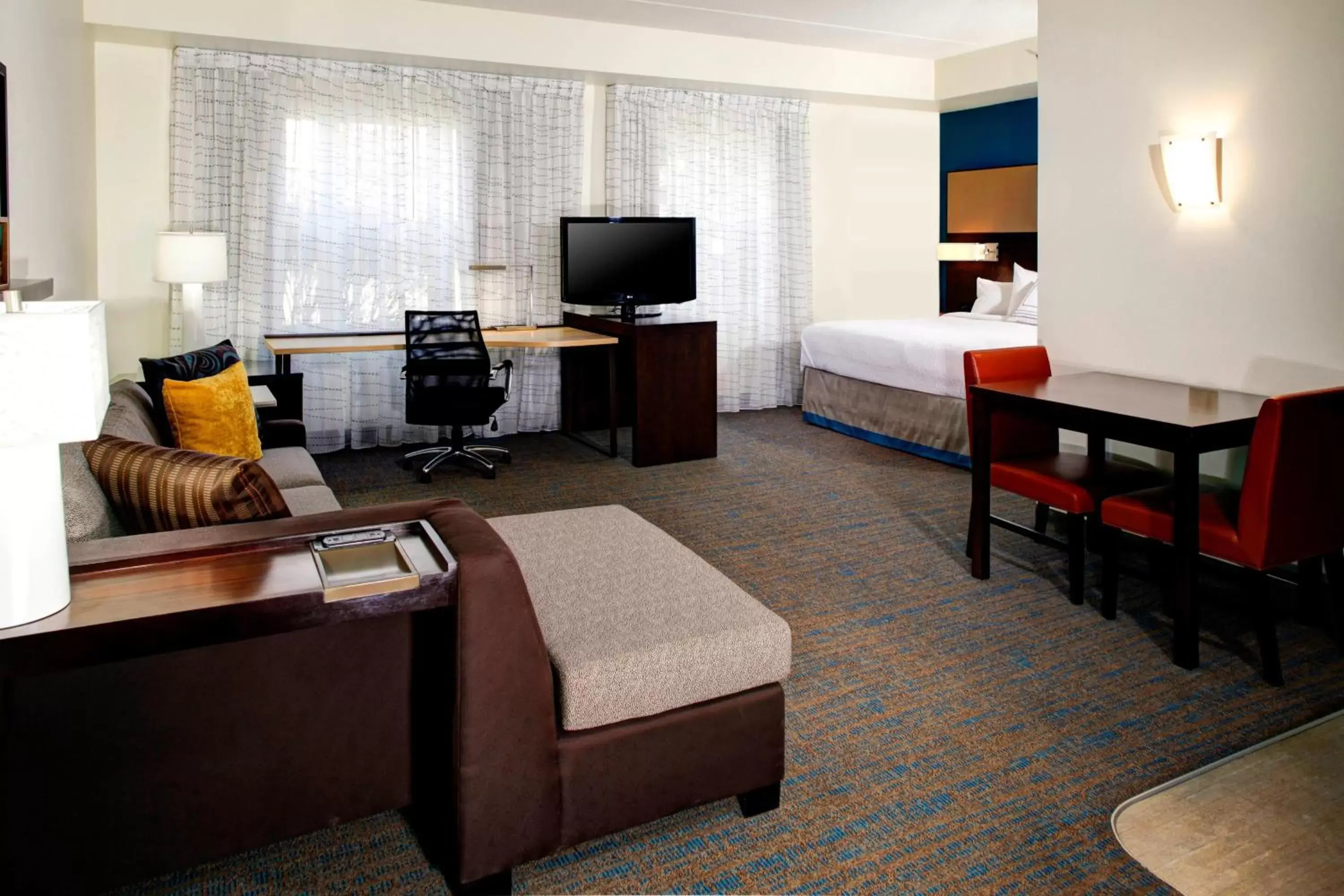 Photo of the whole room, Seating Area in Residence Inn by Marriott Cleveland Mentor