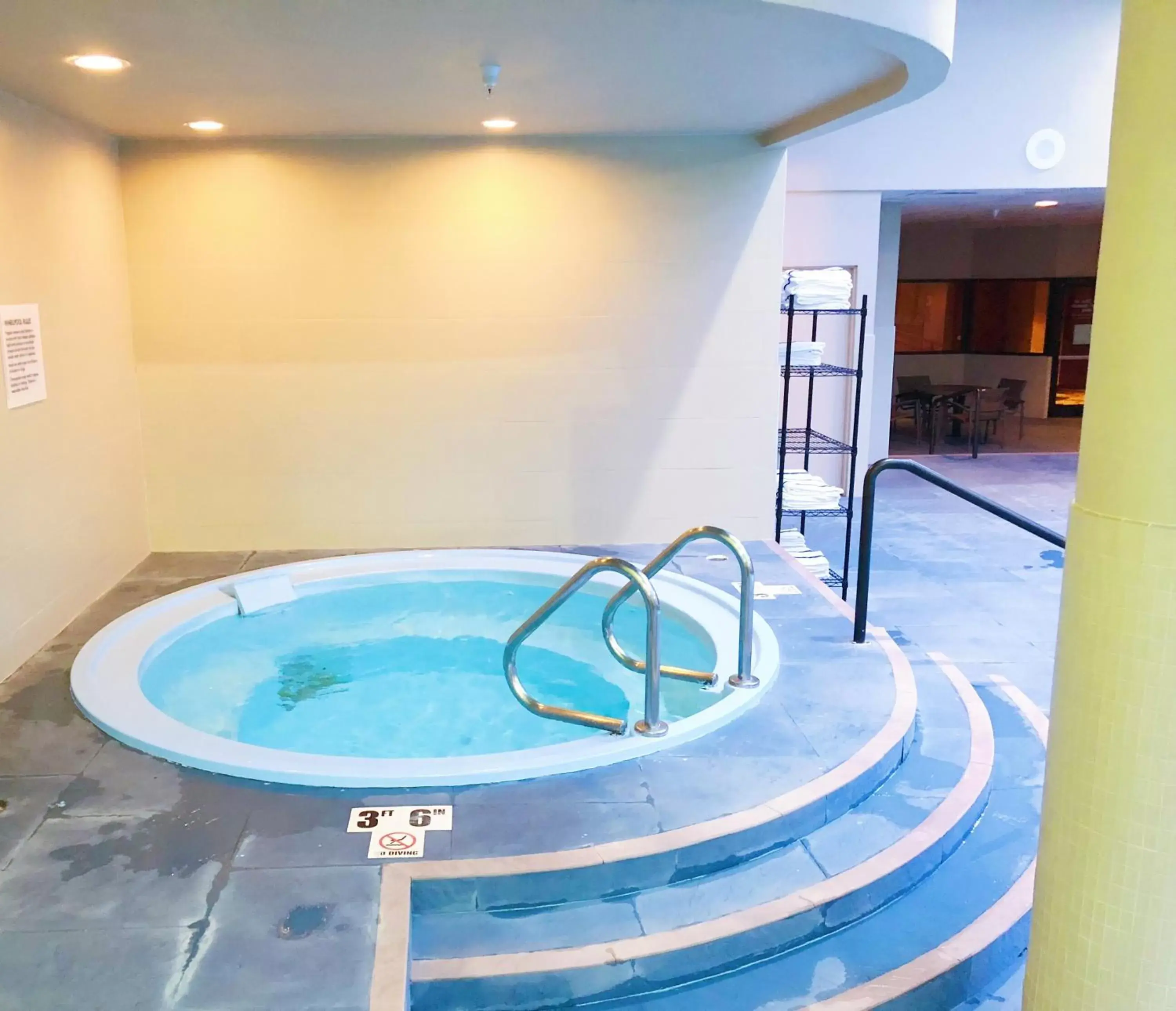Swimming Pool in Radisson Hotel Bismarck