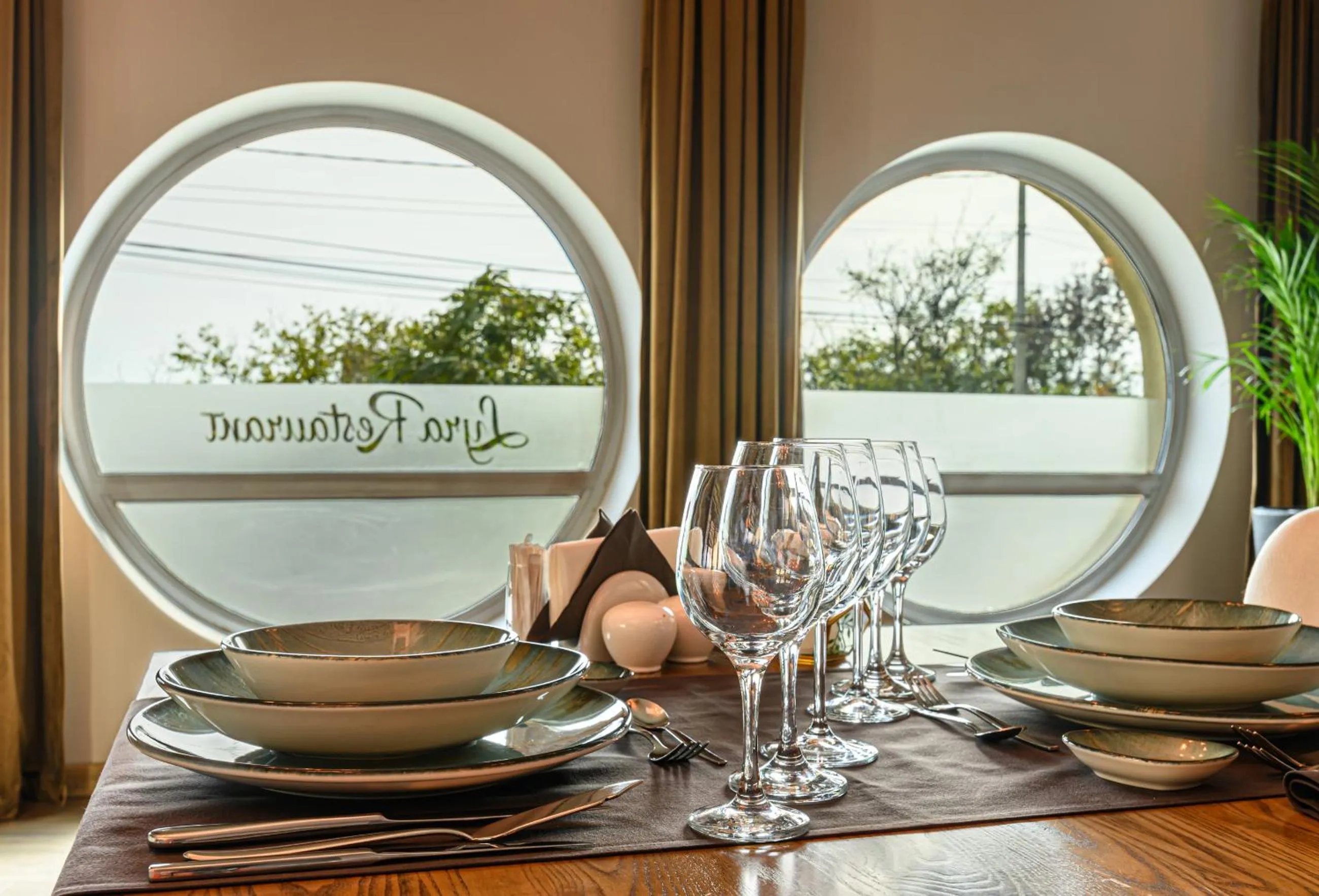 Restaurant/places to eat in Vega Hotel