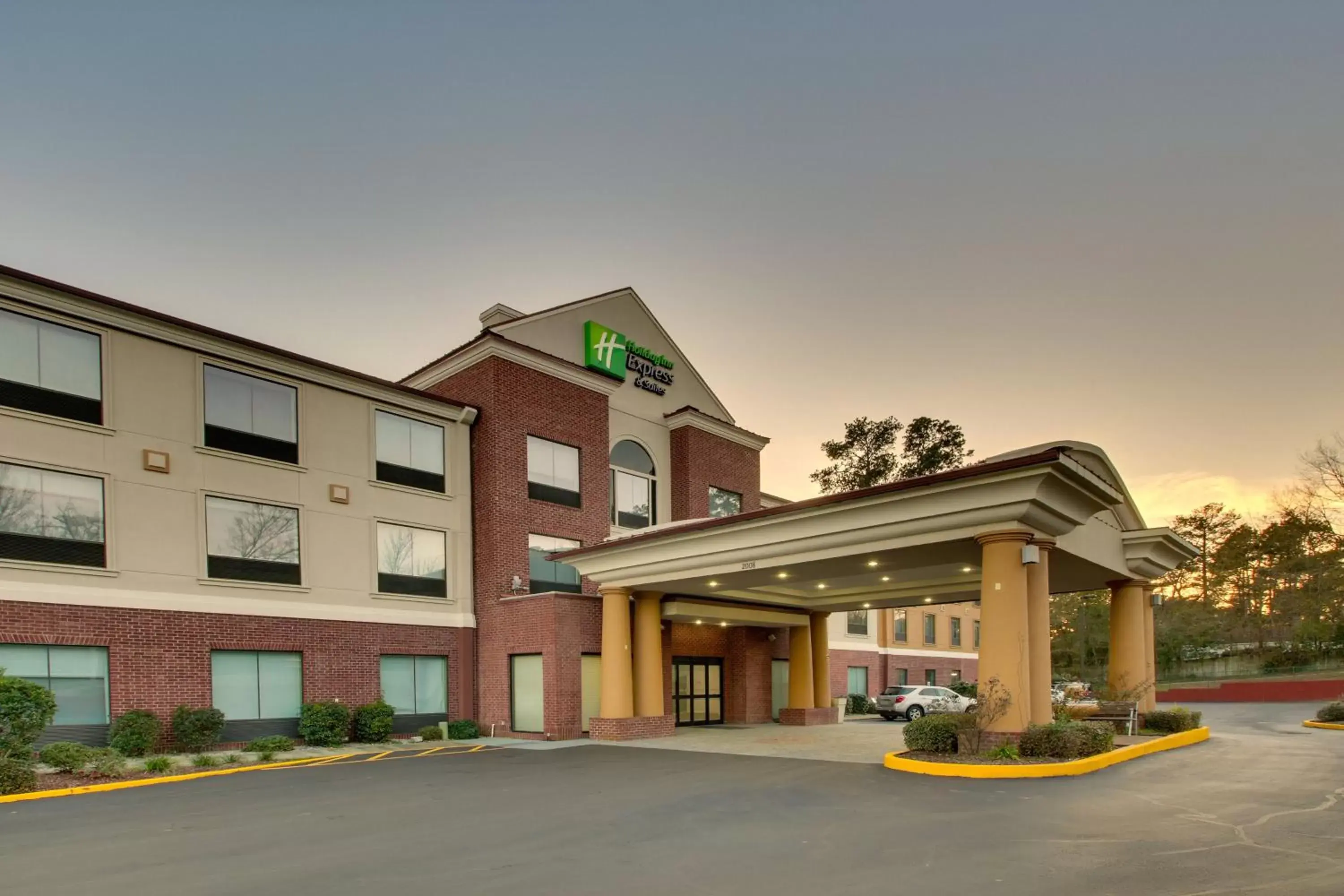 Property Building in Holiday Inn Express & Suites Laurel, an IHG Hotel