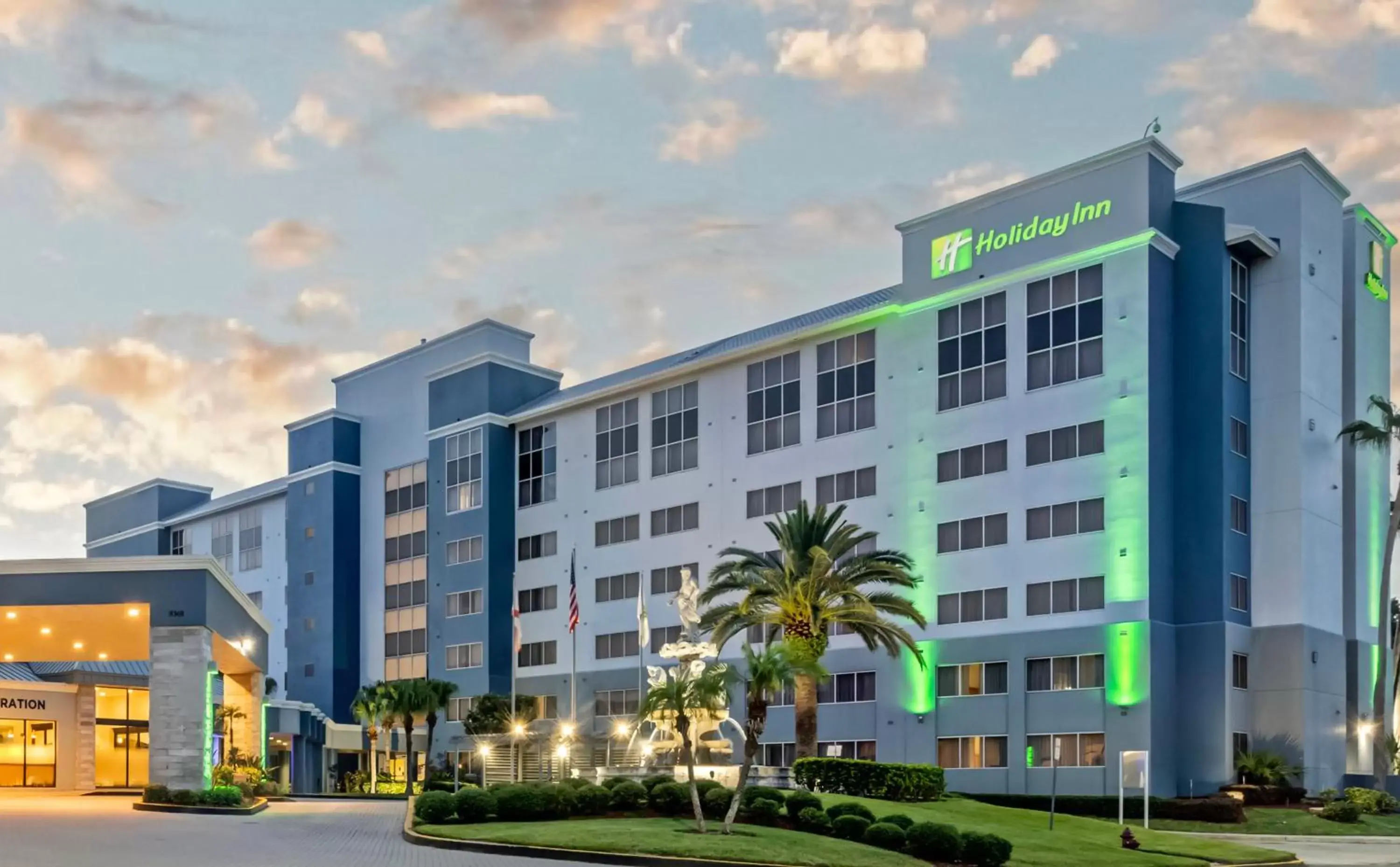 Property building in Holiday Inn Orlando International Dr-ICON by IHG Property building in Holiday Inn Orlando International Dr-ICON by IHG