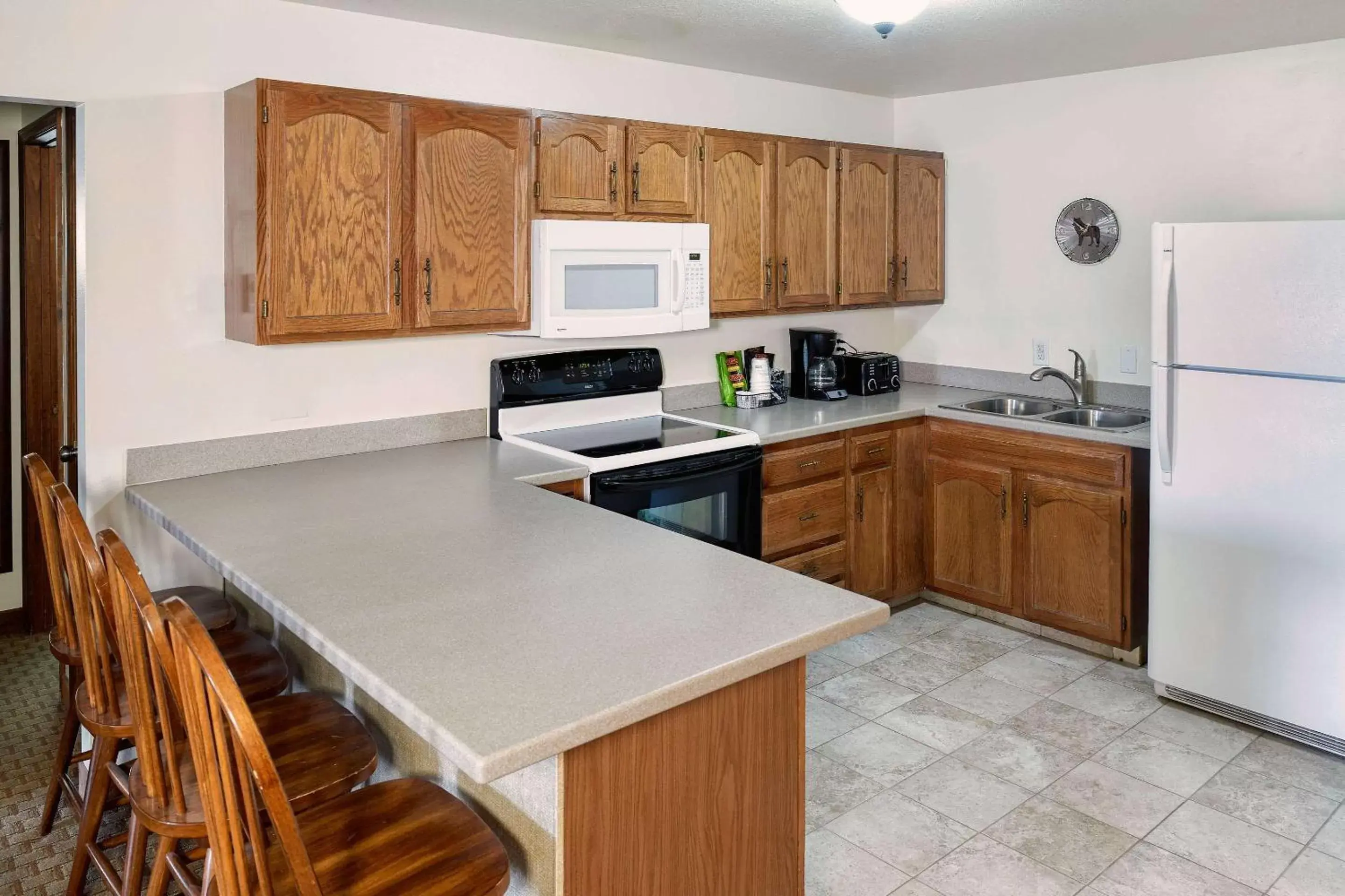 Kitchen or kitchenette, Kitchen/Kitchenette in The Ridgeline Hotel at Yellowstone, Ascend Hotel Collection