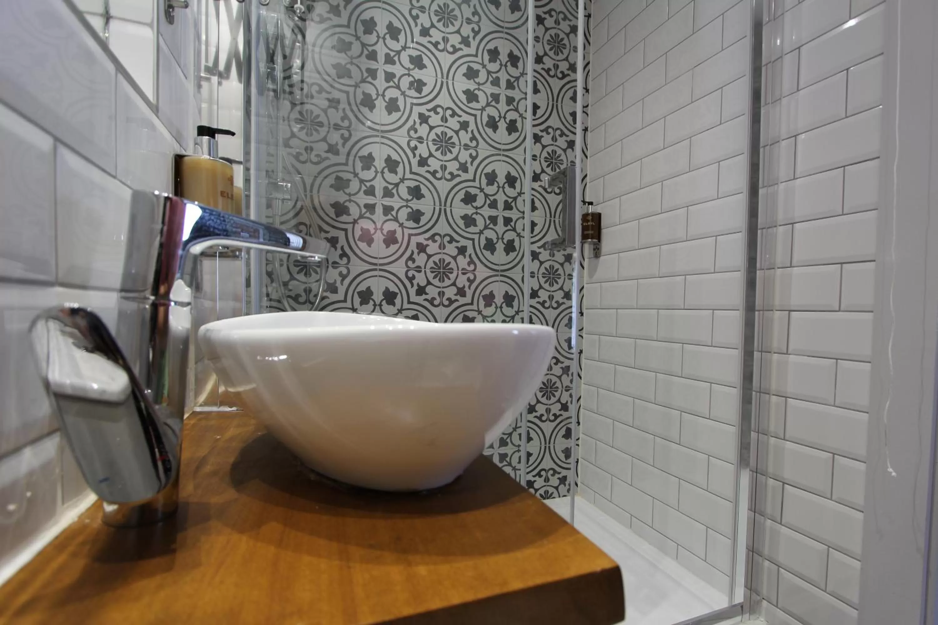 Bathroom in Tyr Winch