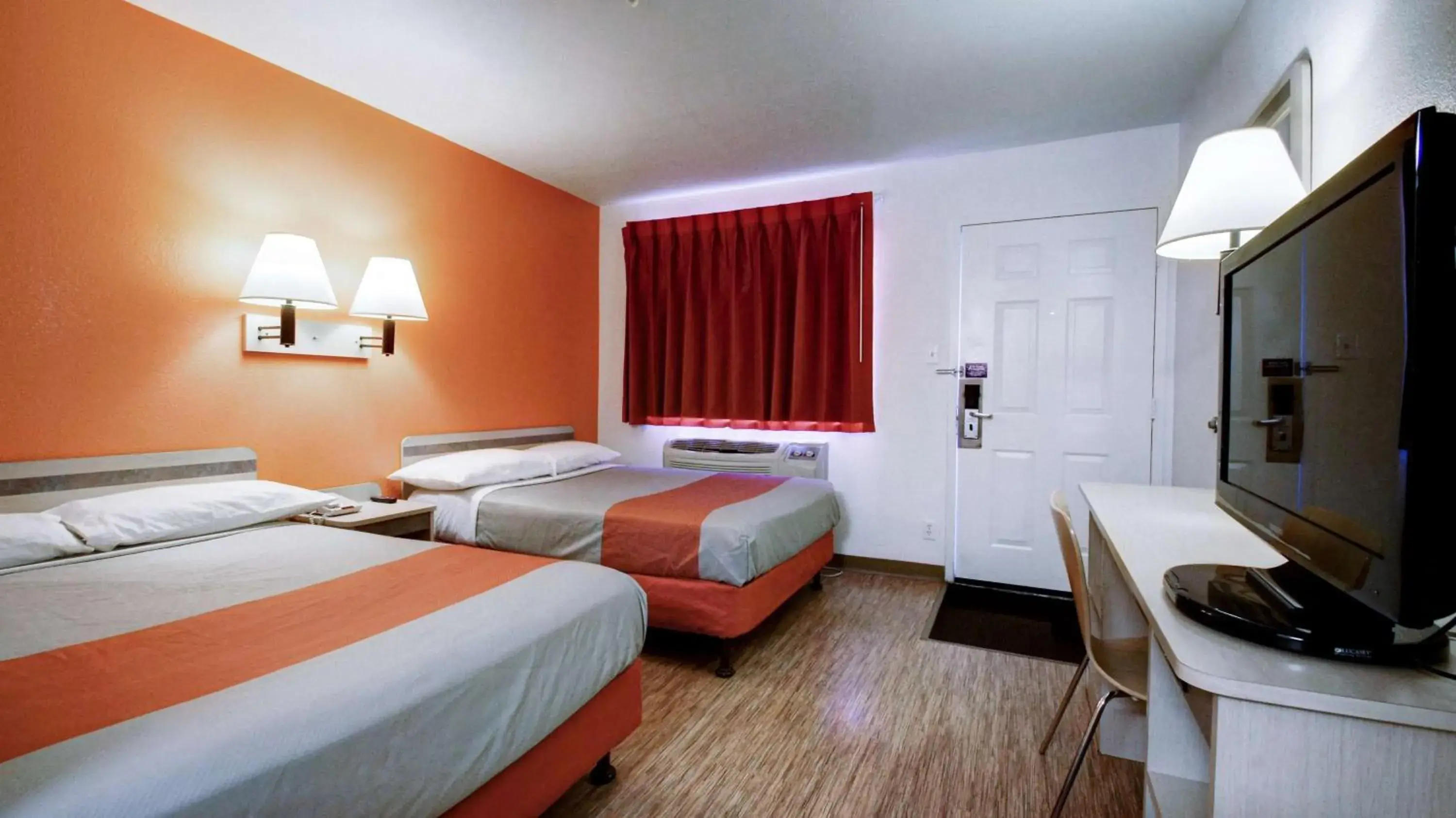 Photo of the whole room, Bed in Motel 6-Woods Cross, UT - Salt Lake City - North