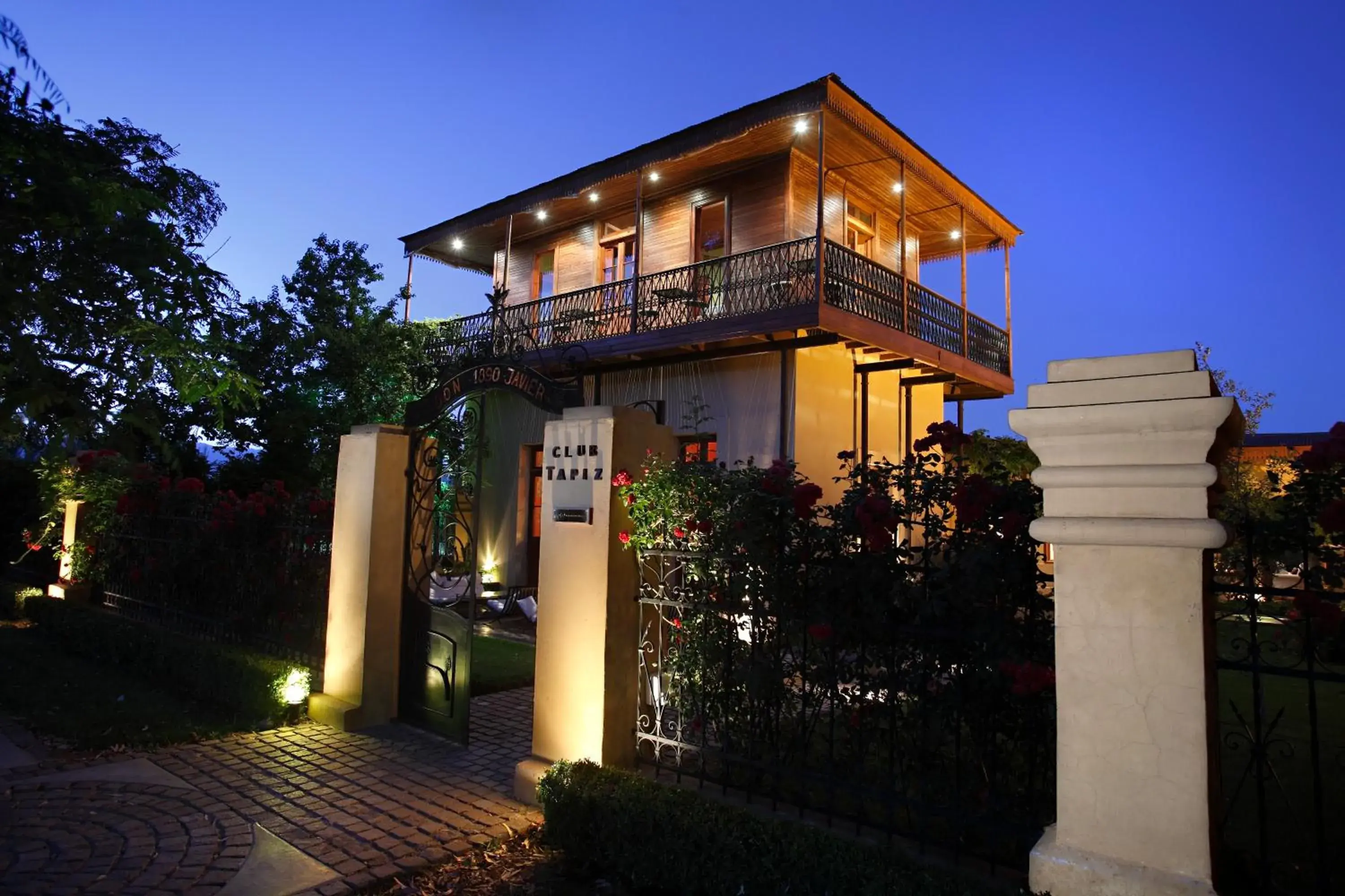 Facade/entrance, Property Building in Club Tapiz