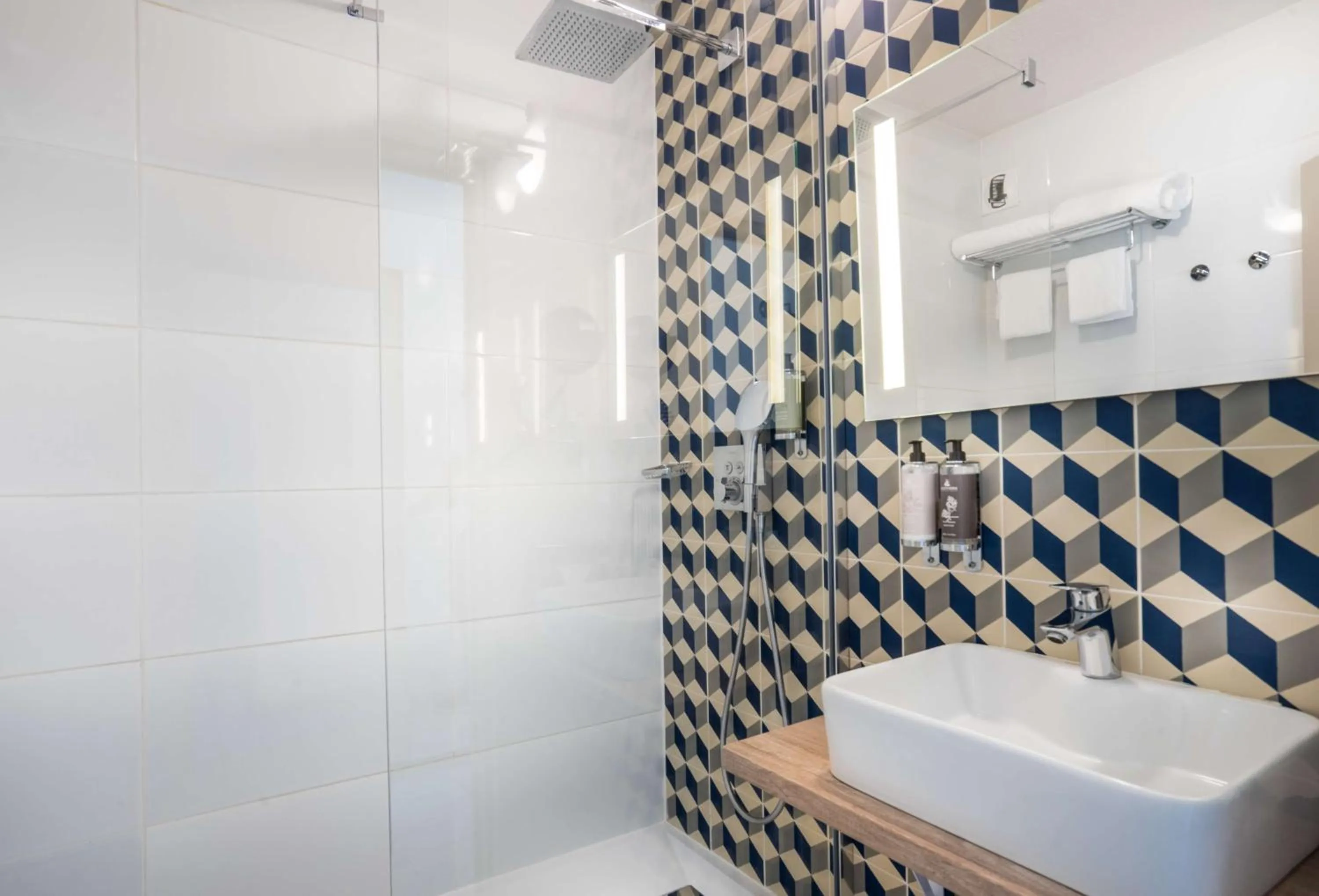 Bathroom in Best Western Plus Hotel Canet-Plage