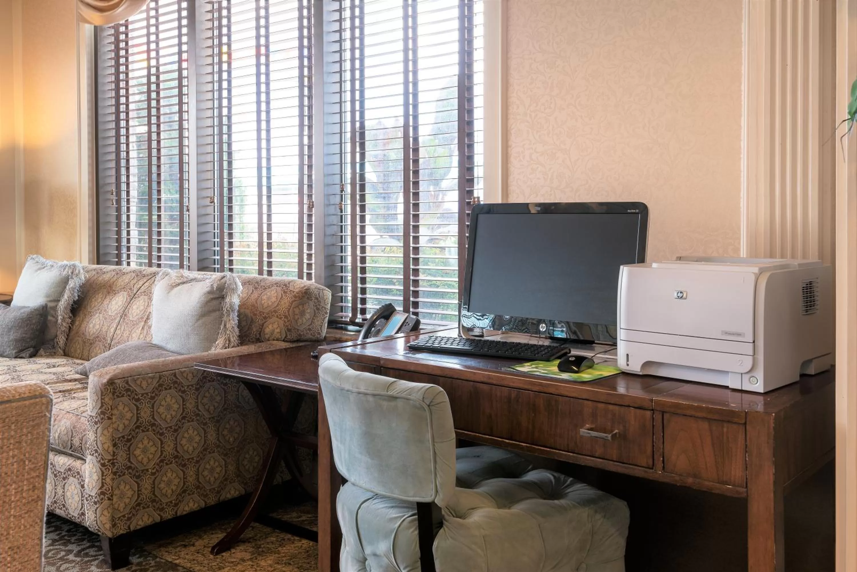 Business facilities in Five Towns Inn - JFK Airport