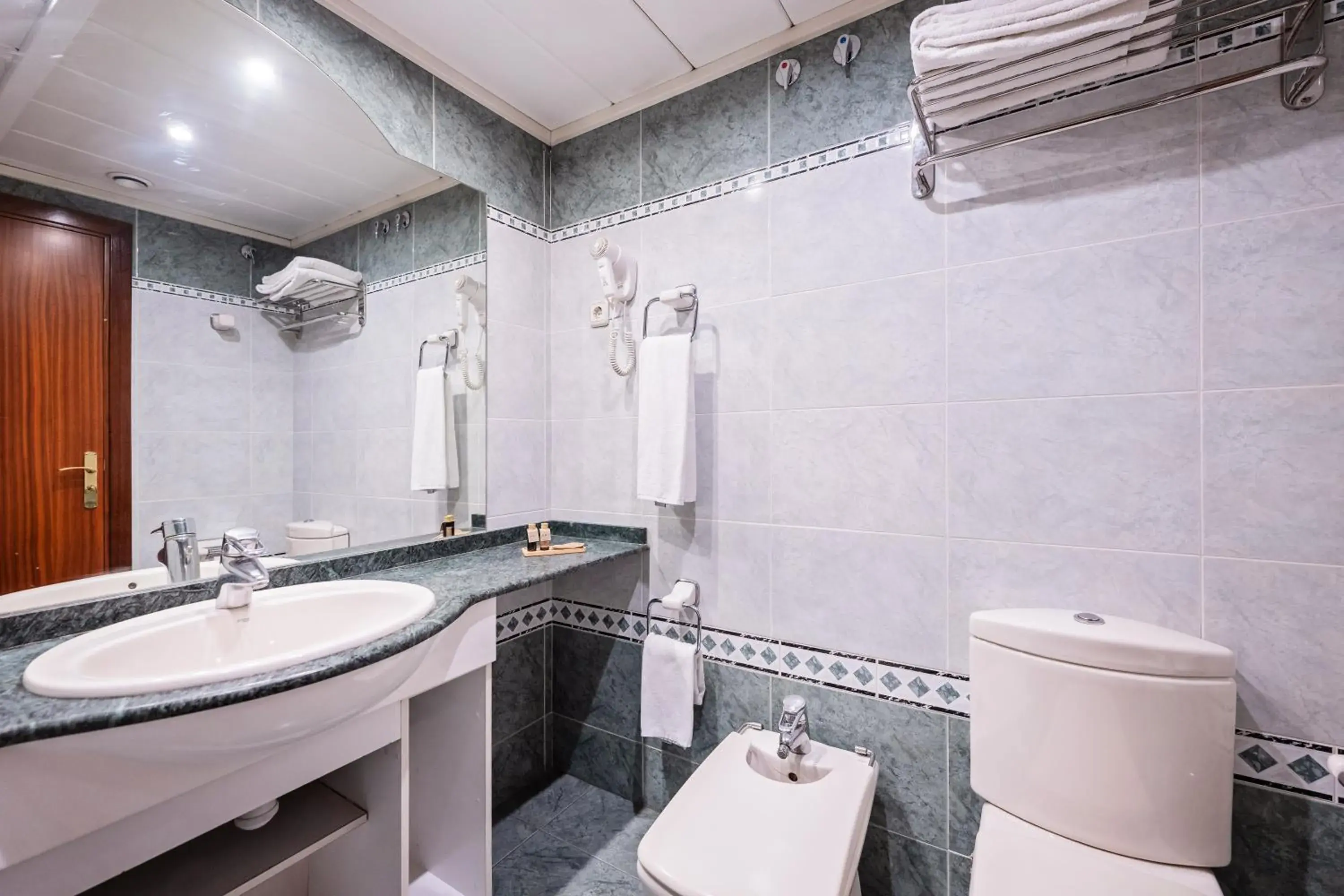 Toilet, Bathroom in Aparthotel Napols - Abapart