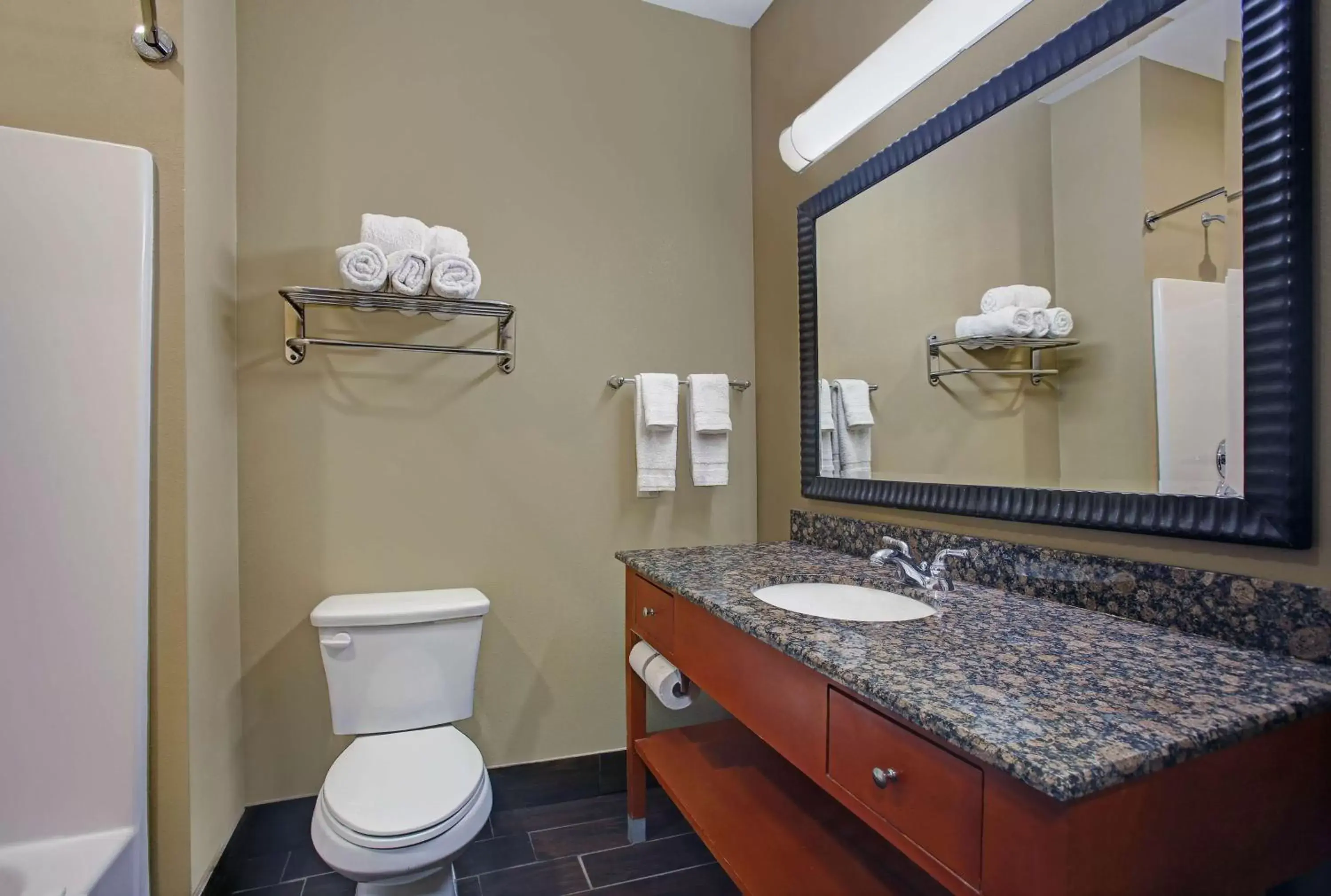 Photo of the whole room, Bathroom in Studio 6 Odessa, Tx