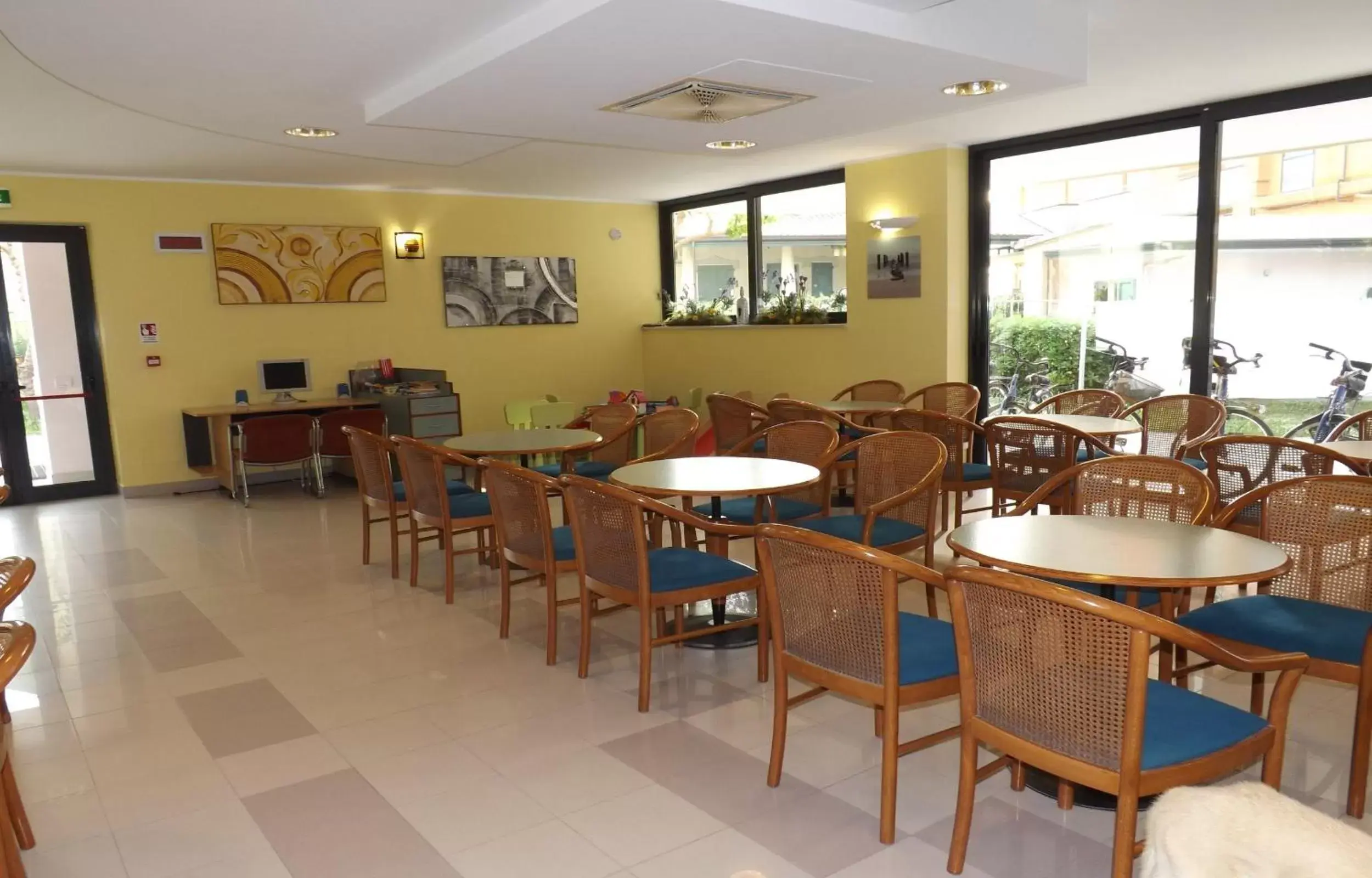 Lounge or bar, Restaurant/Places to Eat in Hotel Villa Claudia